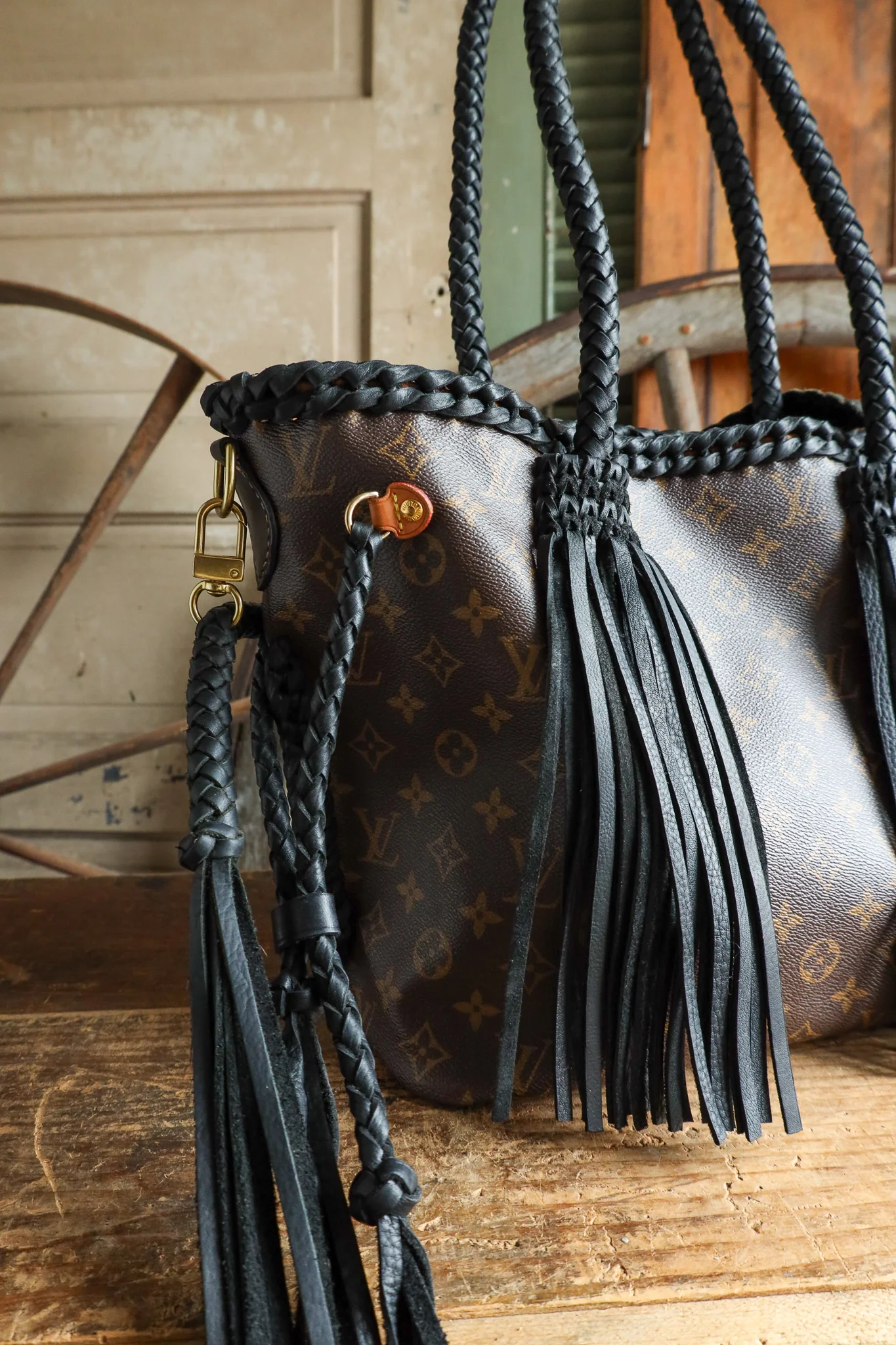 Leather and Vodka Neverfull MM Noir Handbag - Image 3