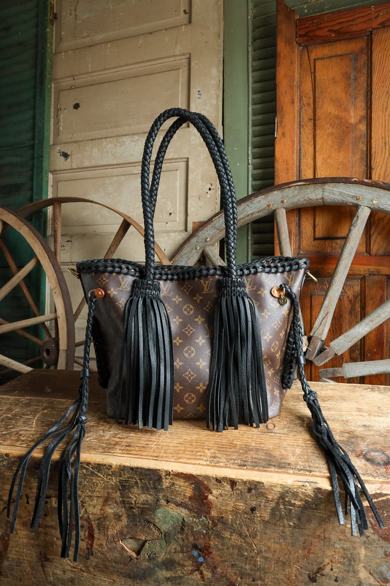 Leather and Vodka Neverfull MM Noir Handbag - Image 5