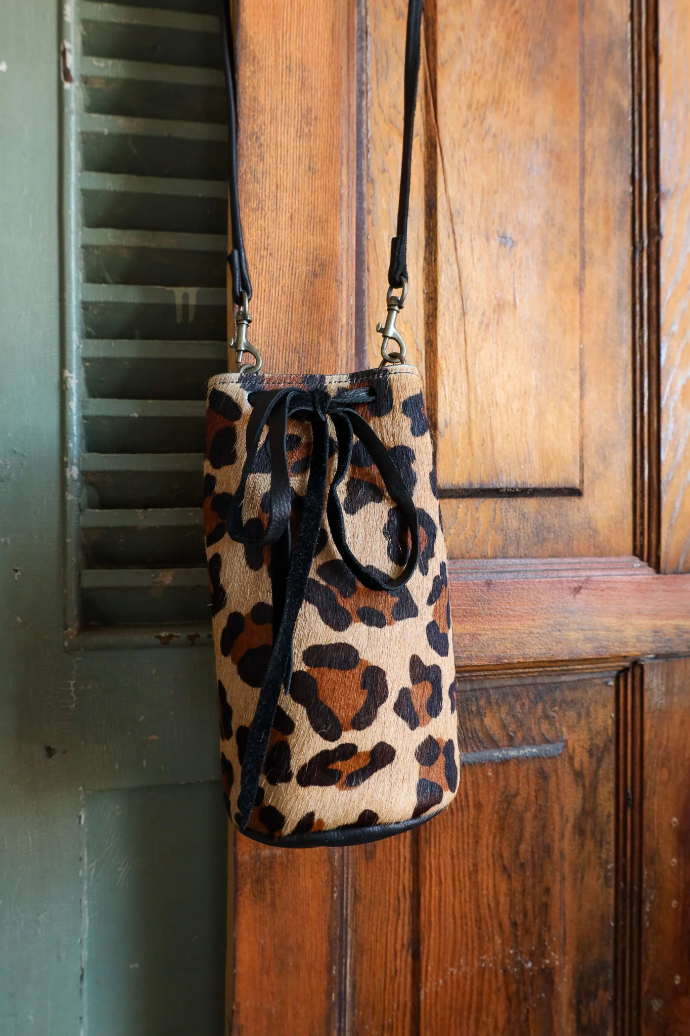 Two Bar West Small Drawstring Leopard Handbag - Image 4