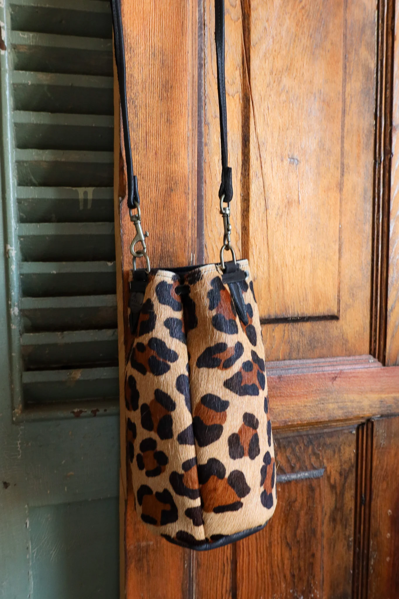 Two Bar West Small Drawstring Leopard Handbag - Image 6