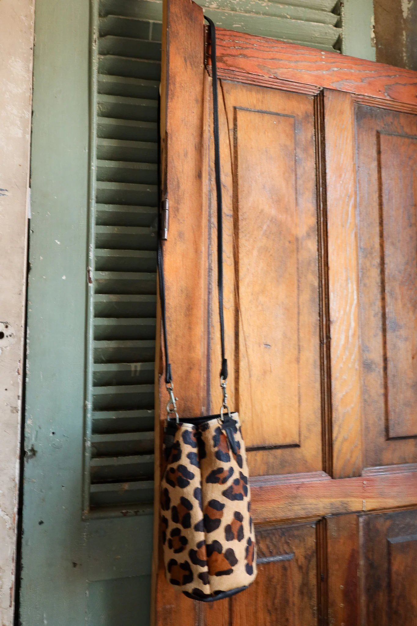 Two Bar West Small Drawstring Leopard Handbag - Image 7