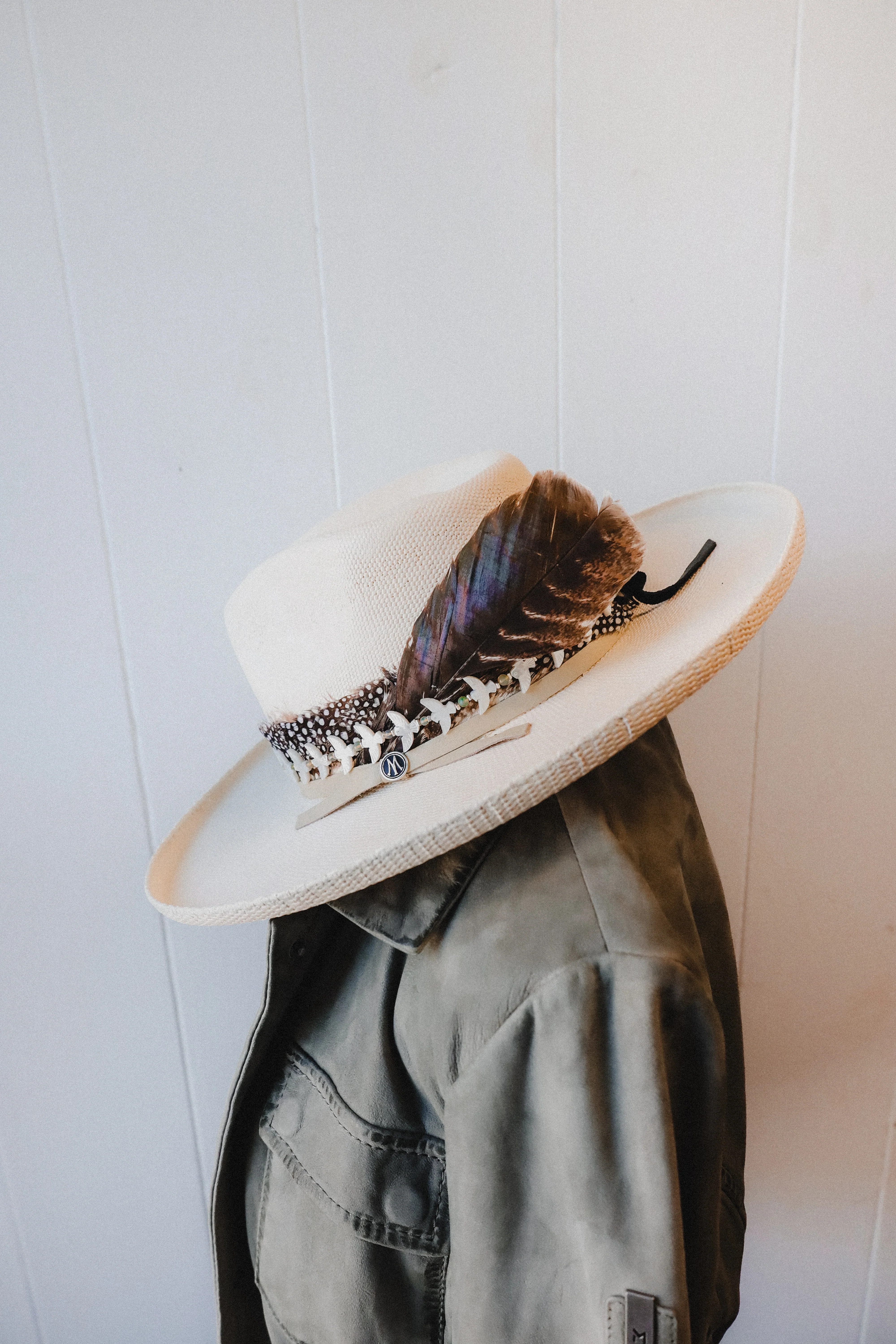 BLACK AND WHITE DOT FEATHER HATBAND - Image 4