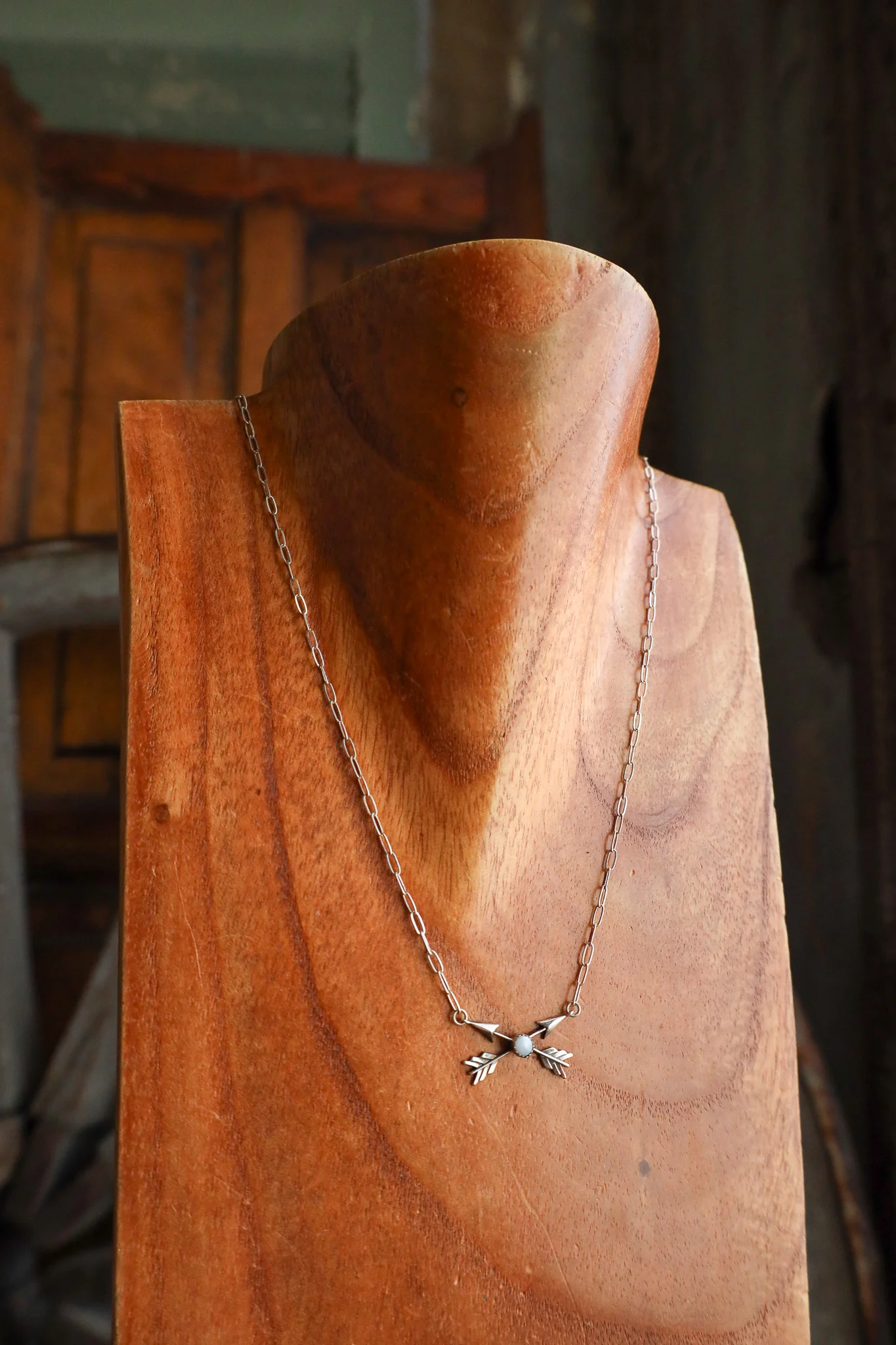 Richard Schmidt 18" Crossed Arrows With Mother Of Pearl Necklace - Image 3
