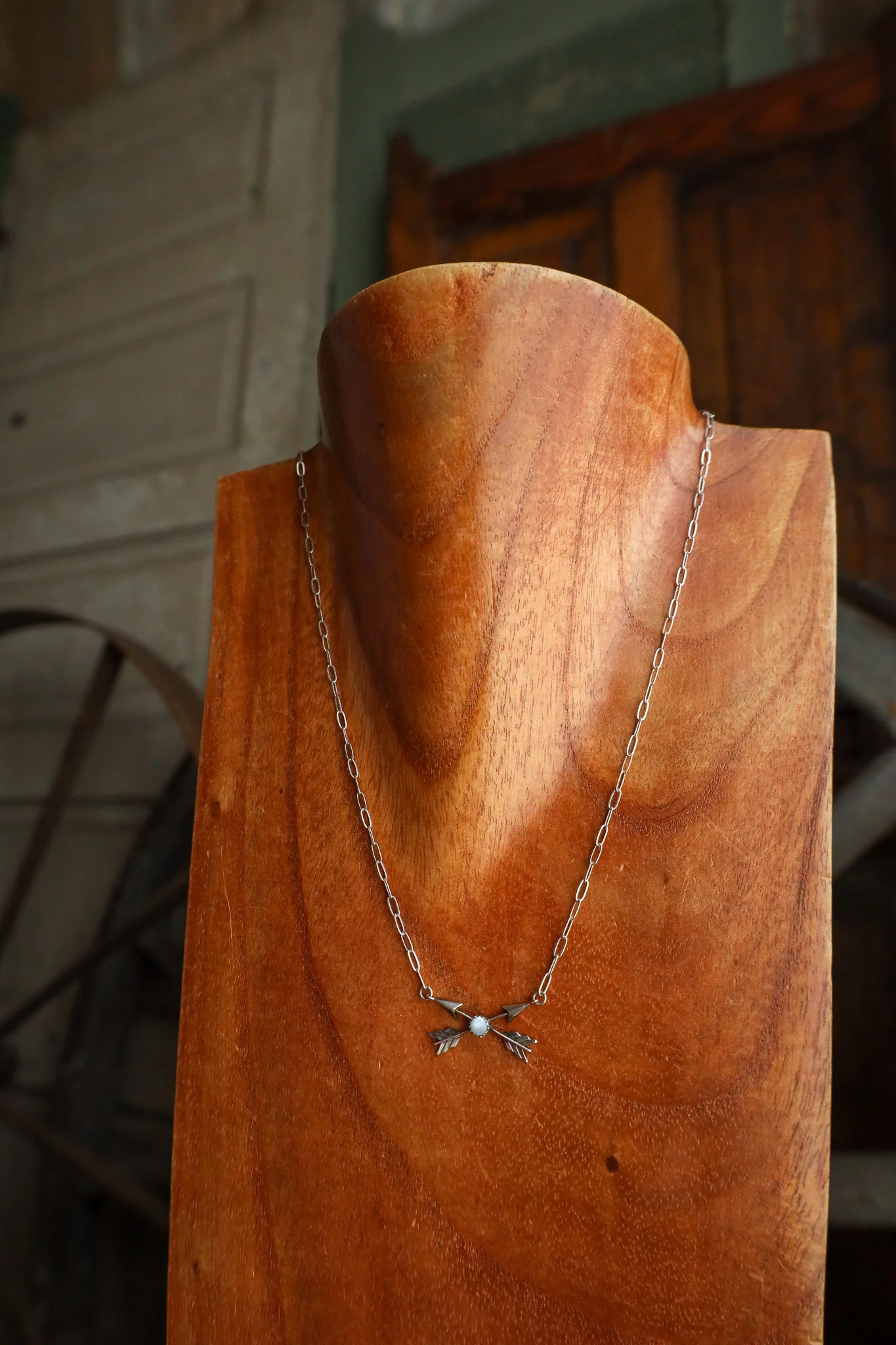 Richard Schmidt 18" Crossed Arrows With Mother Of Pearl Necklace - Image 4