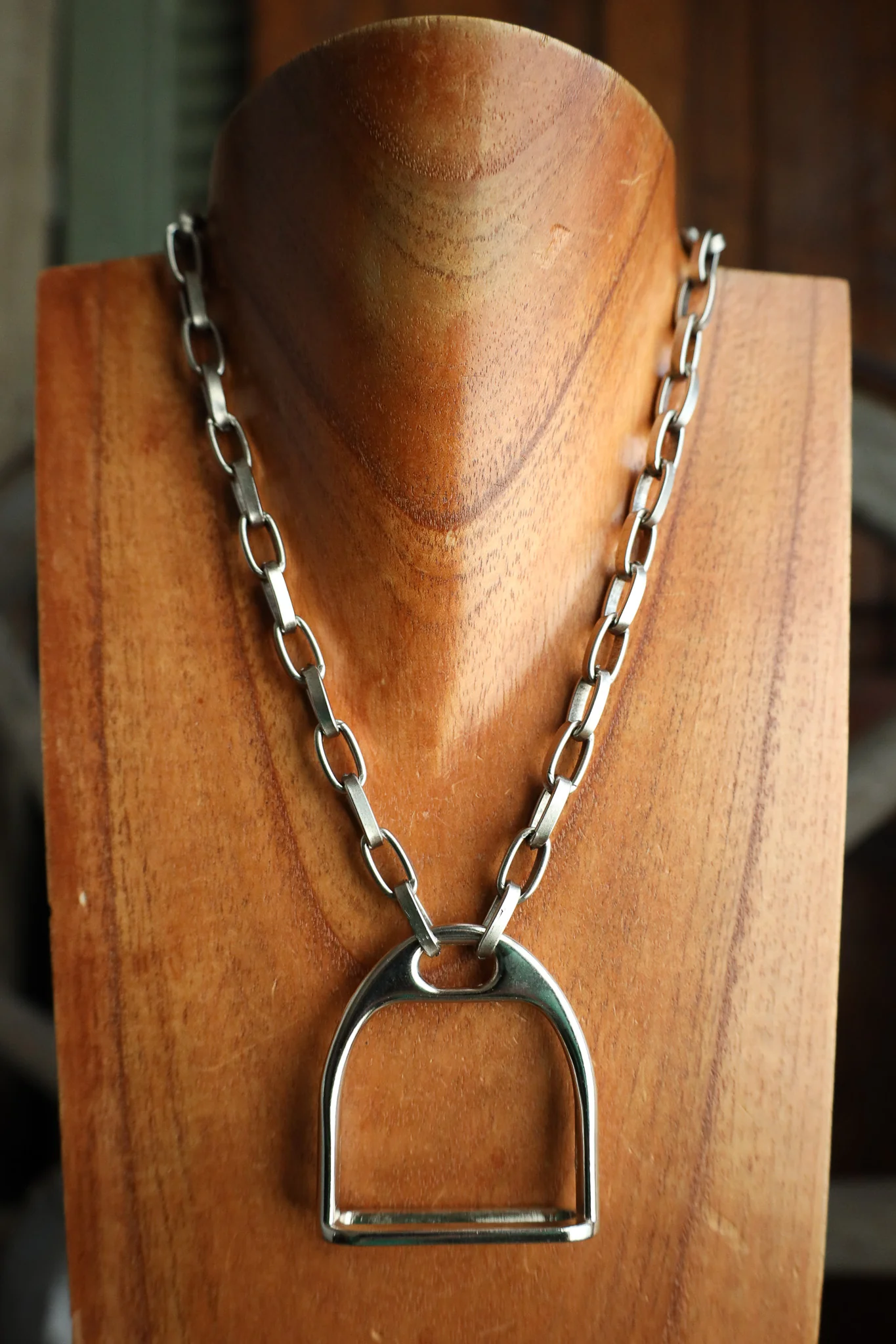 V2 Designs 18" Extra Large Silver Stirrup With Links Necklace