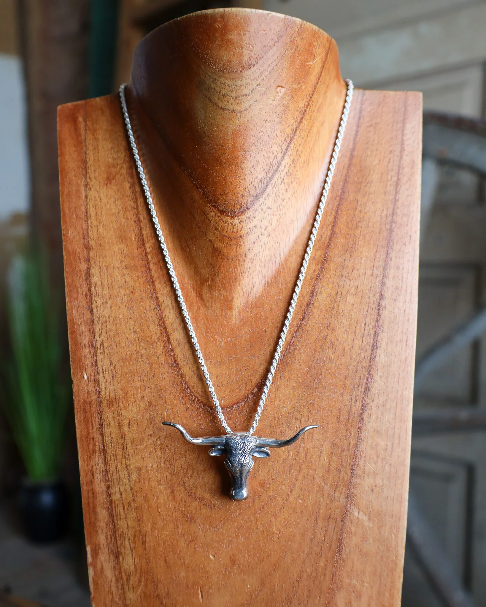 MAVERICK EXCLUSIVE VOGT 20" LONGHORN HEAD NECKLACE - Image 3