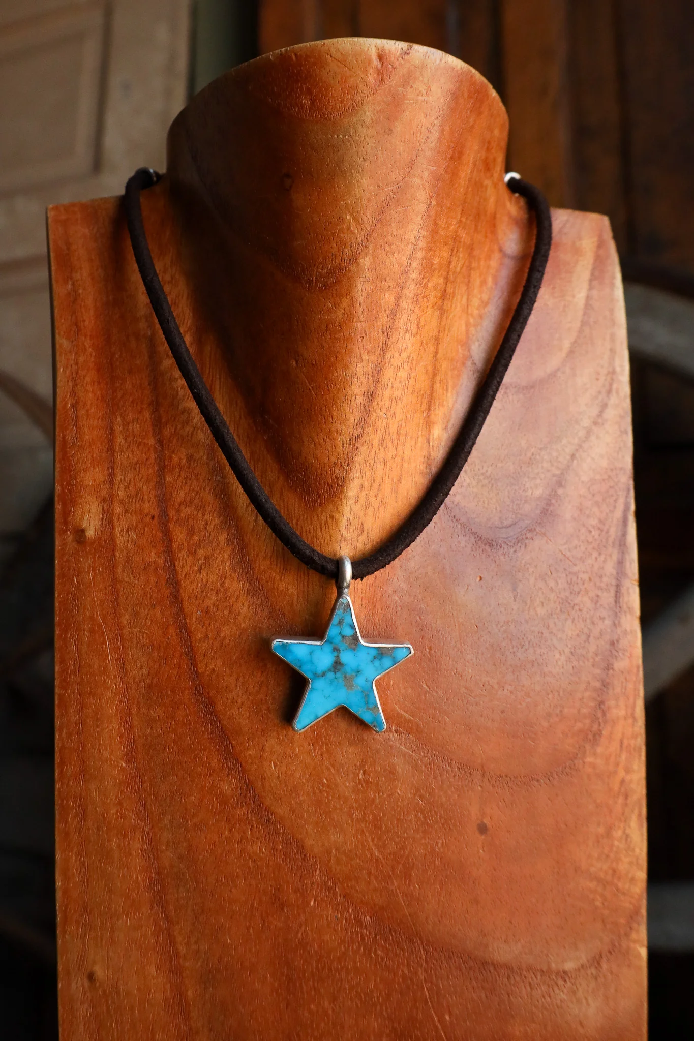 Love Tokens 30 Carat Kingman Turquoise Star Leather Adjustable Necklace
