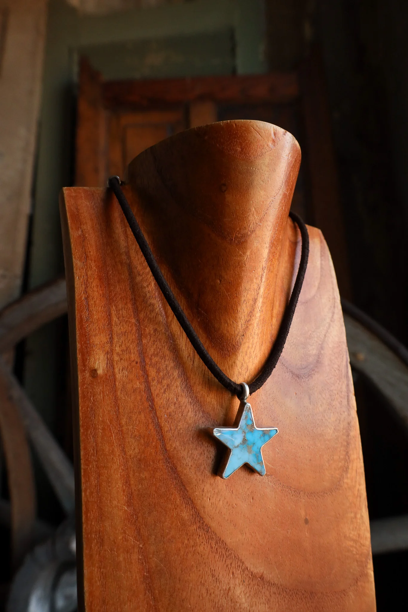 Love Tokens 30 Carat Kingman Turquoise Star Leather Adjustable Necklace - Image 2