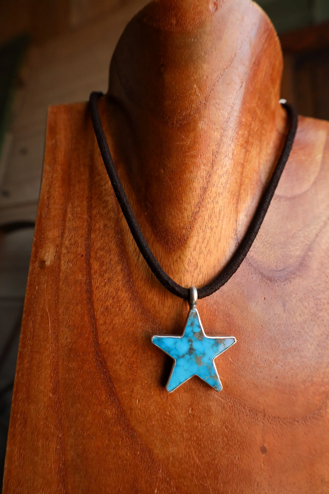 Love Tokens 30 Carat Kingman Turquoise Star Leather Adjustable Necklace - Image 3
