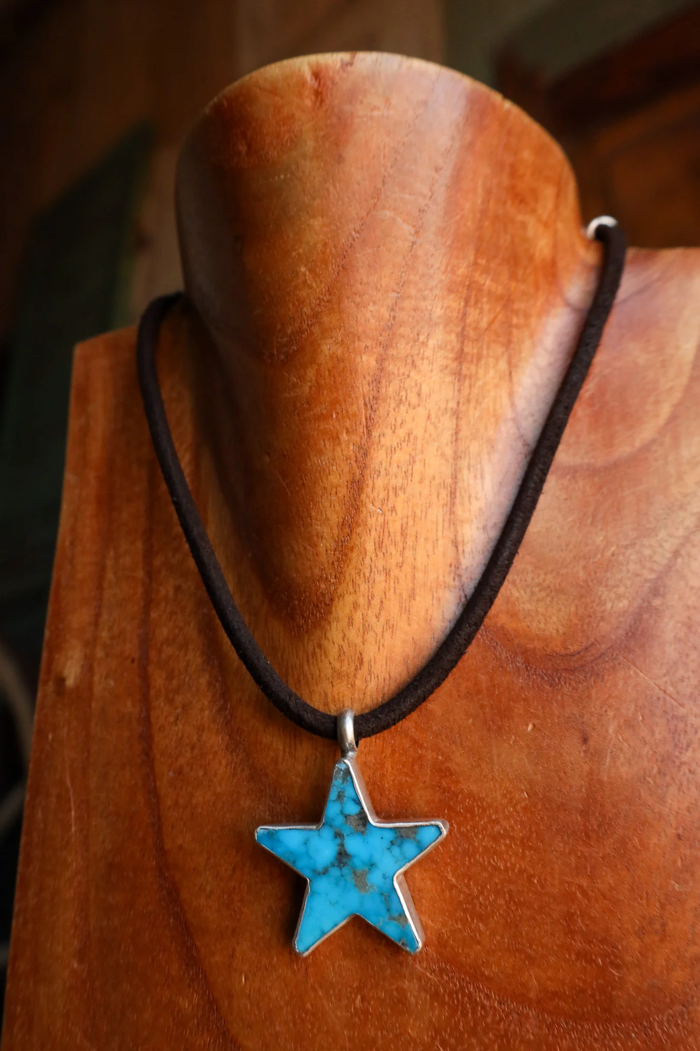 Love Tokens 30 Carat Kingman Turquoise Star Leather Adjustable Necklace - Image 4
