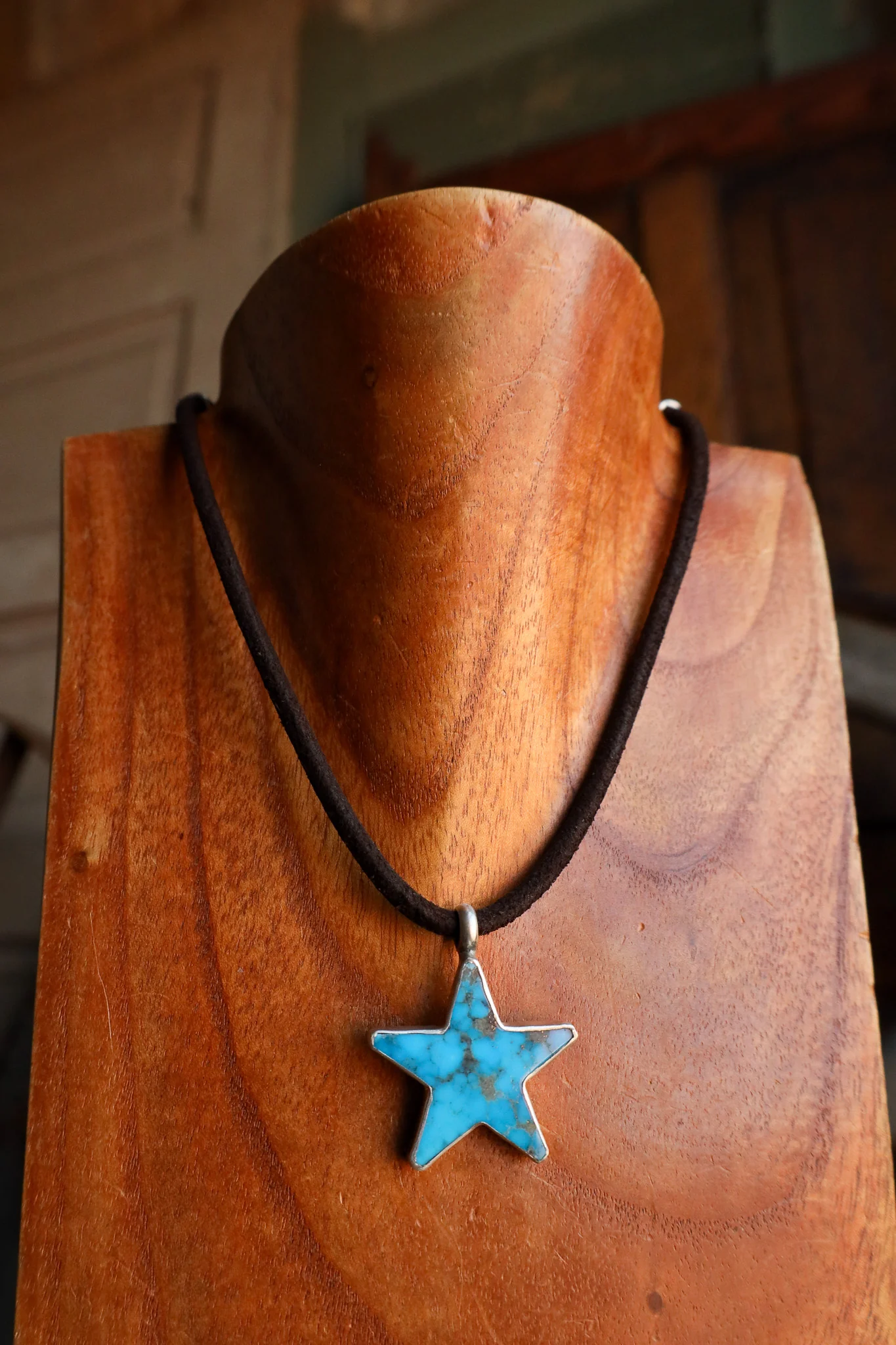 Love Tokens 30 Carat Kingman Turquoise Star Leather Adjustable Necklace - Image 5