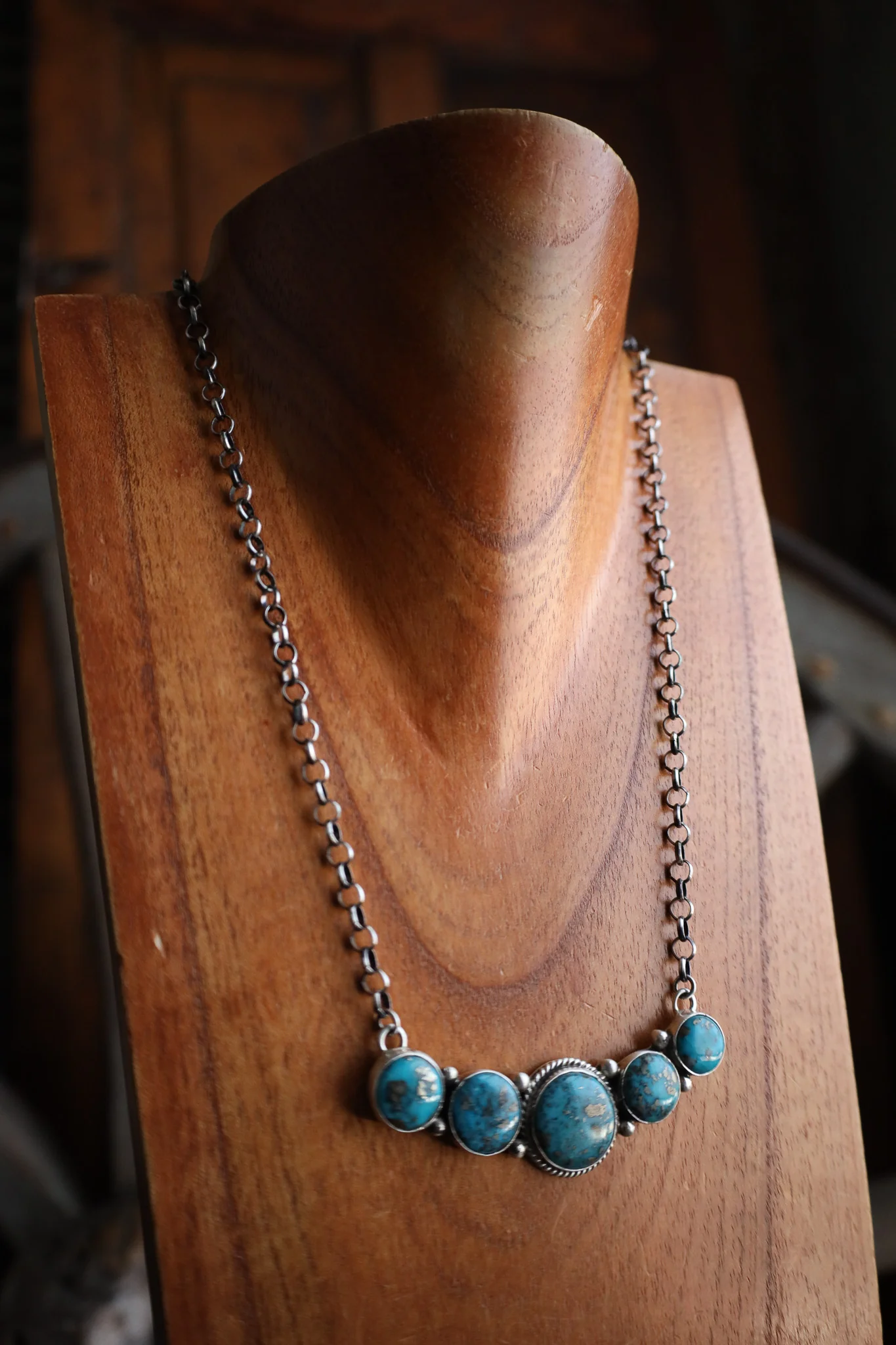 5 Graduated Round Turquoise Stones On Chain Necklace - Image 3