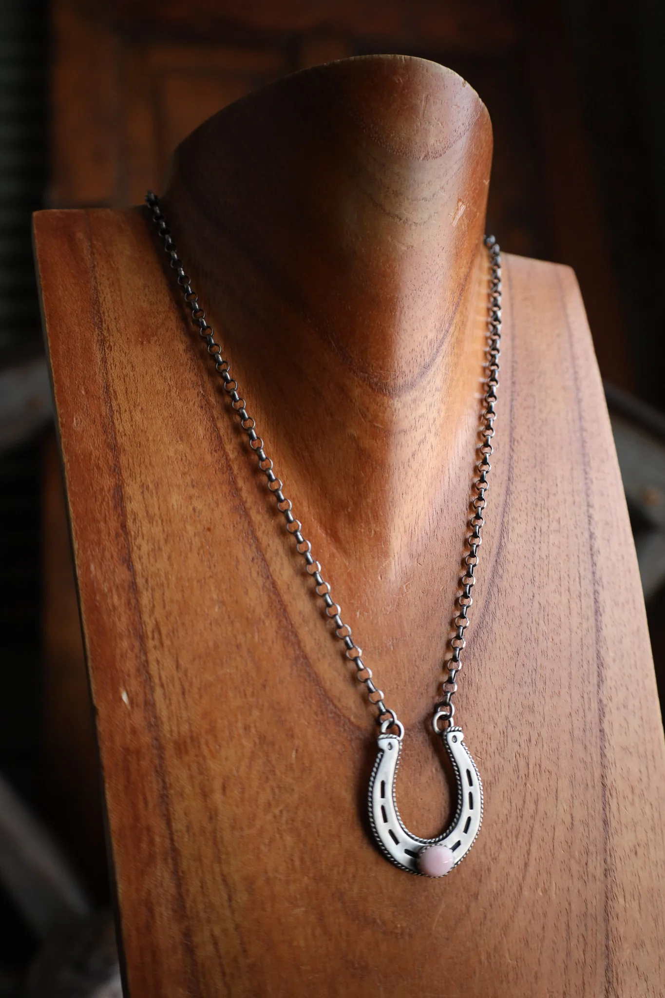 Horseshoe Pink Conch Oval Necklace - Image 3