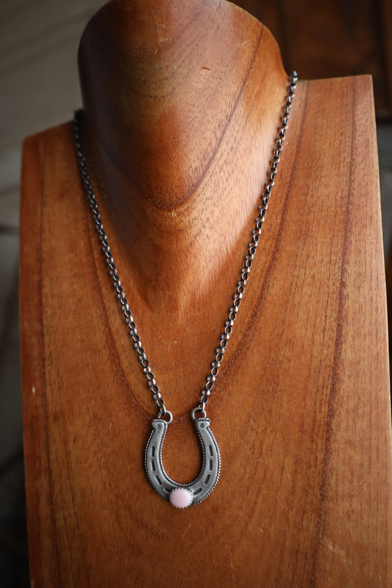 Horseshoe Pink Conch Oval Necklace - Image 4