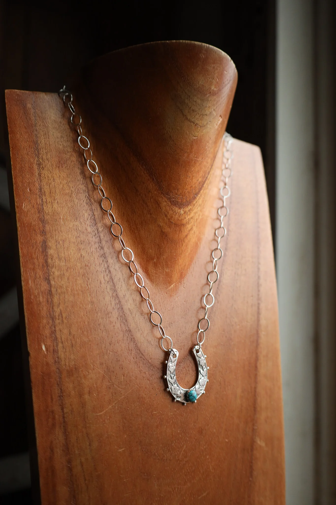 Richard Schmidt Horseshoe With 1 Turquoise Link Chain Necklace - Image 3