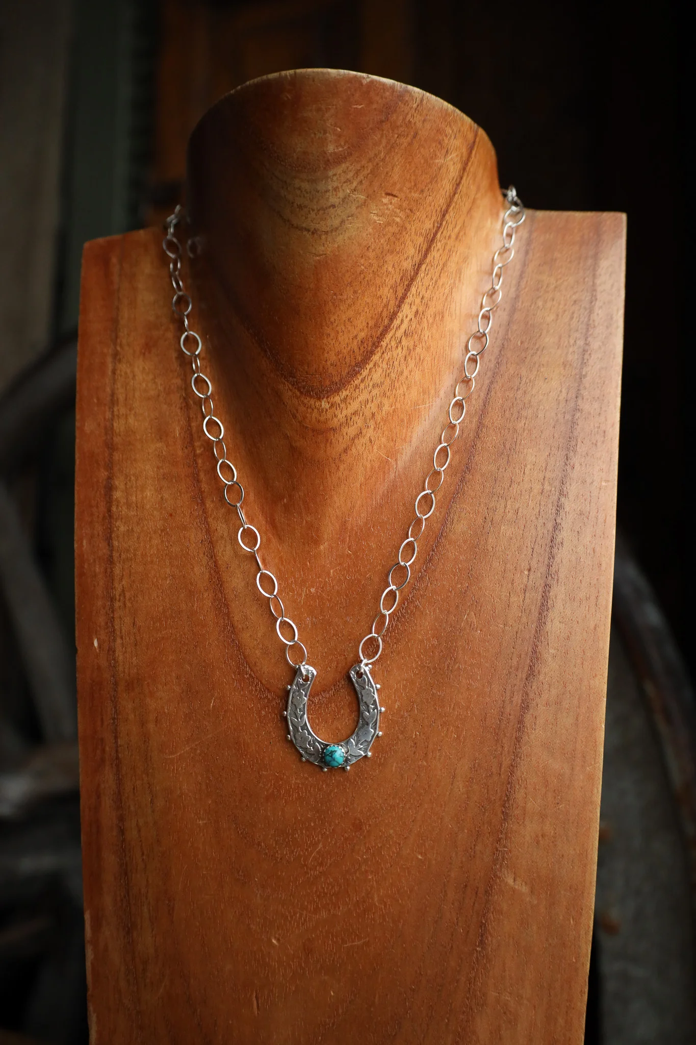 Richard Schmidt Horseshoe With 1 Turquoise Link Chain Necklace - Image 4