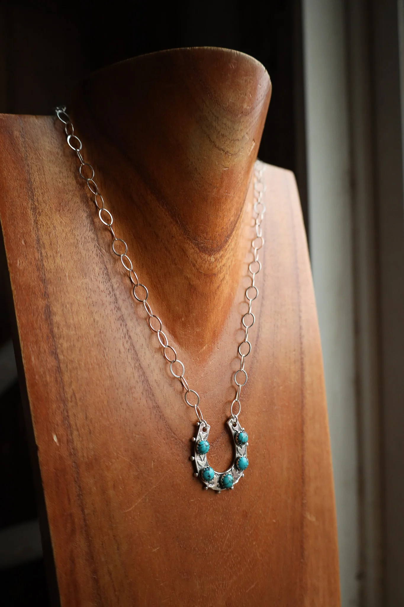 Richard Schmidt Horseshoe With 5 Turquoise Link Chain Necklace - Image 2