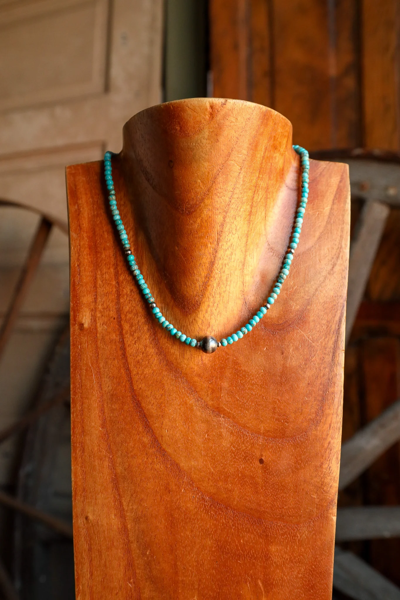 Kingman Turquoise Bead With Navajo Pearl Center Necklace - Image 2
