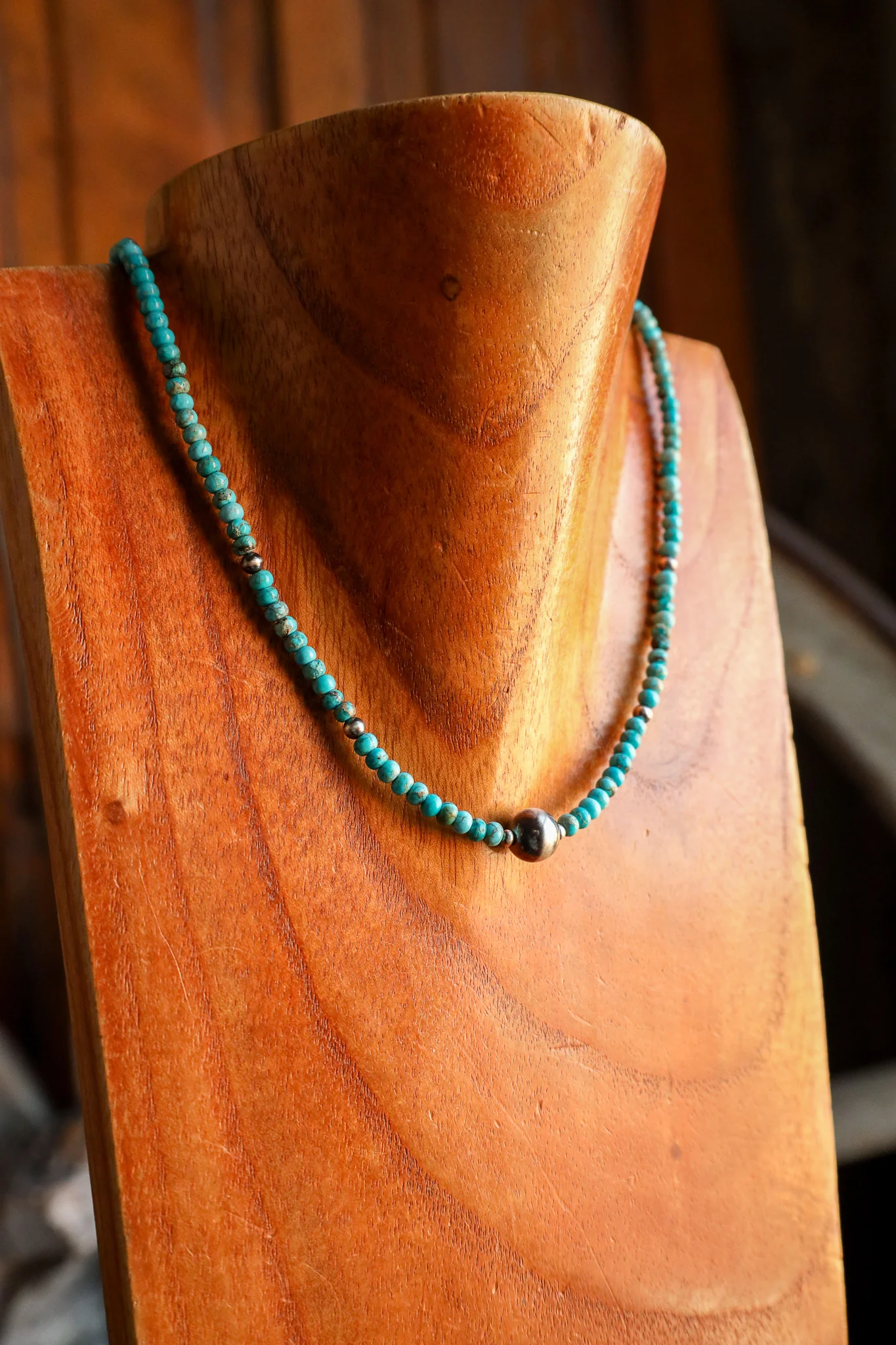 Kingman Turquoise Bead With Navajo Pearl Center Necklace - Image 3