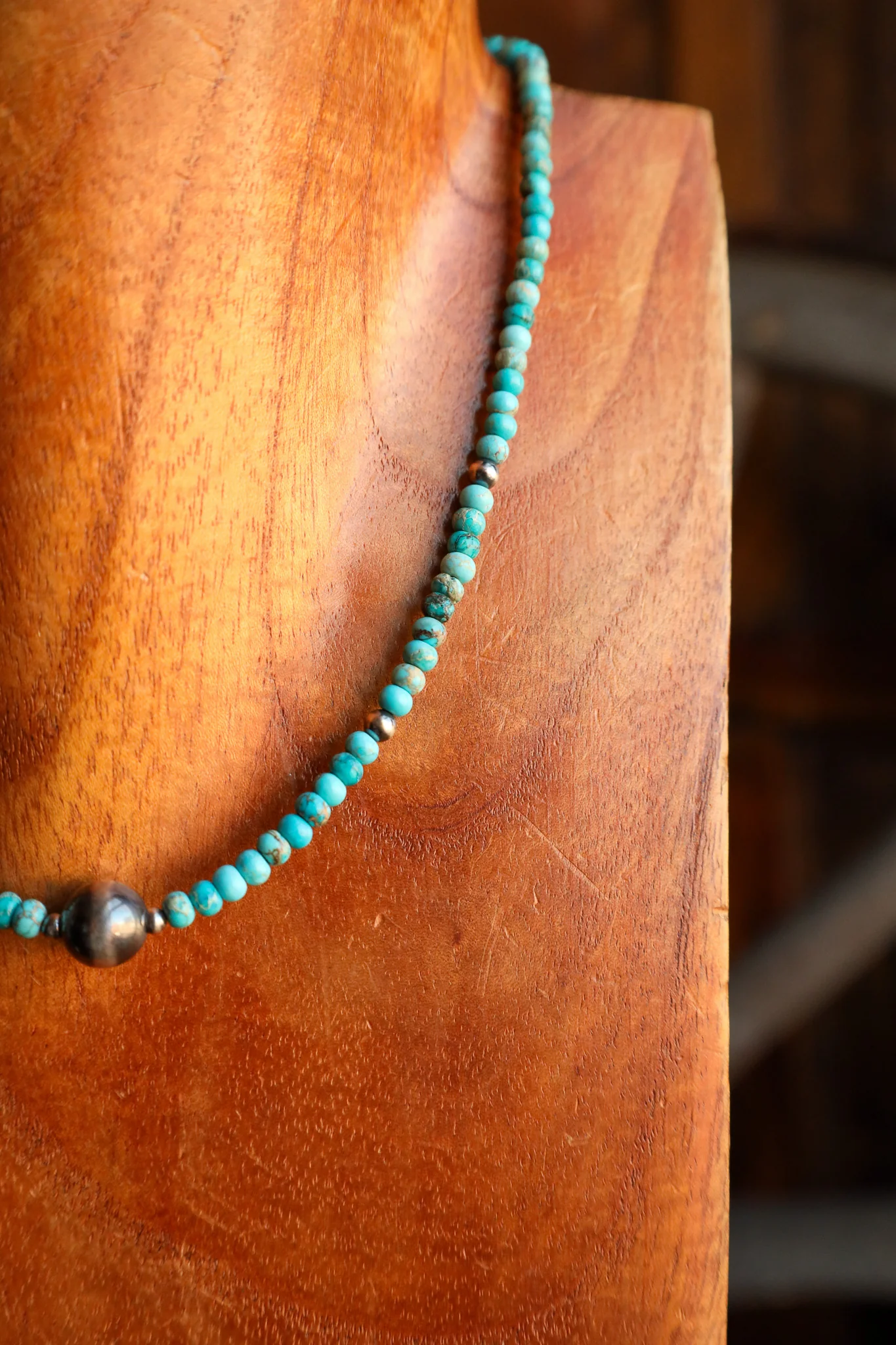 Kingman Turquoise Bead With Navajo Pearl Center Necklace - Image 4