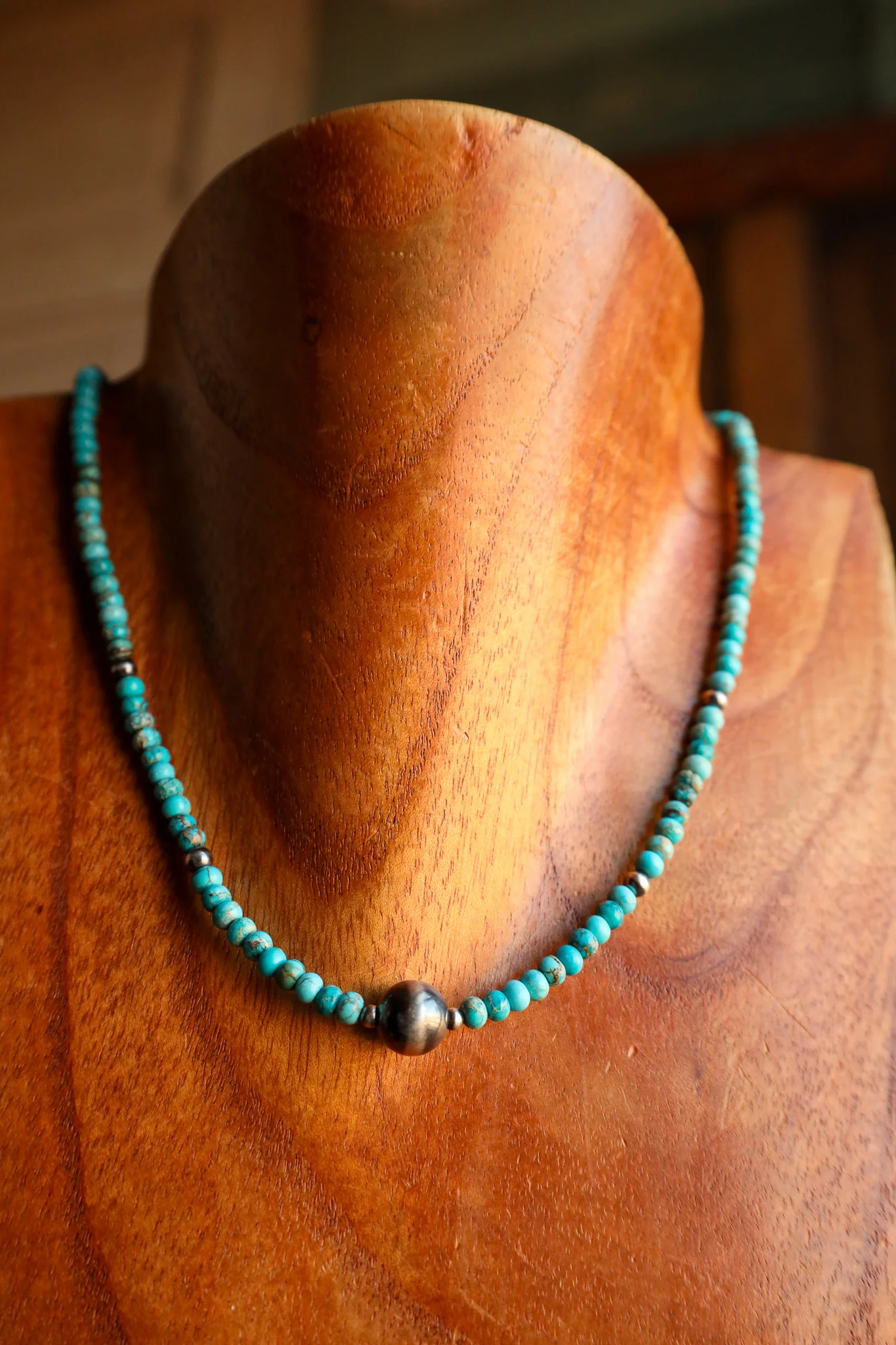 Kingman Turquoise Bead With Navajo Pearl Center Necklace - Image 5