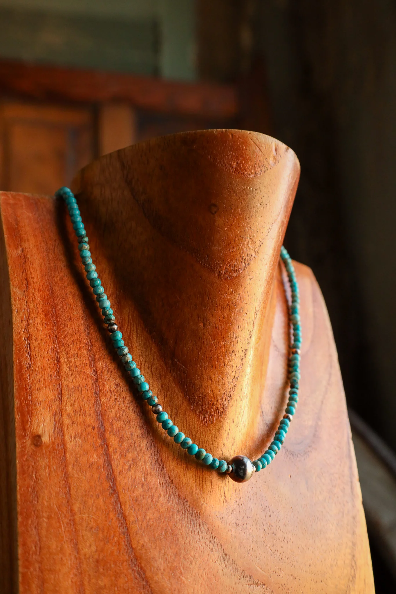 Kingman Turquoise Bead With Navajo Pearl Center Necklace - Image 6