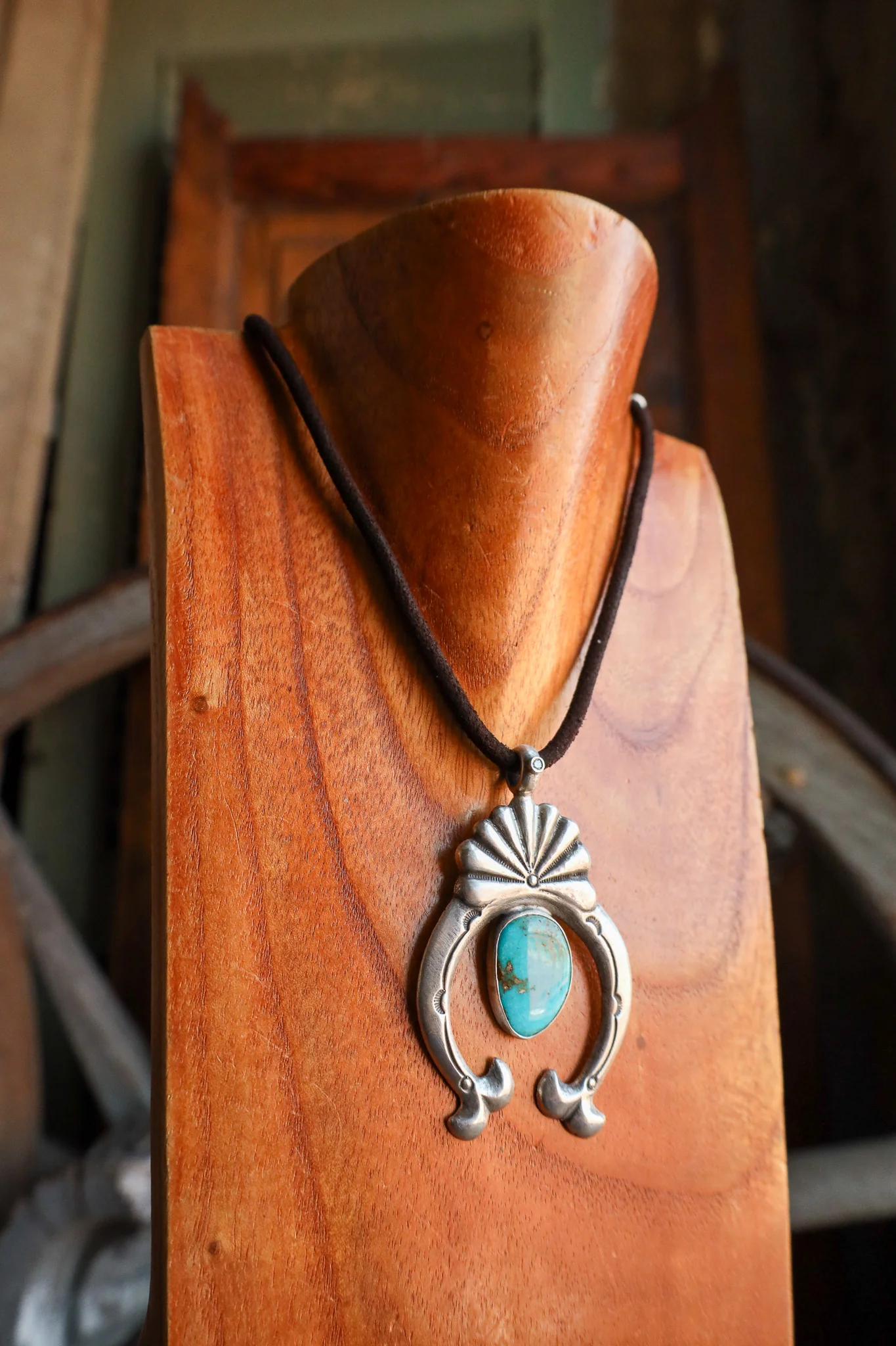 Love Tokens Leather Large Naja 15 Carat Royston Turquoise Necklace - Image 3