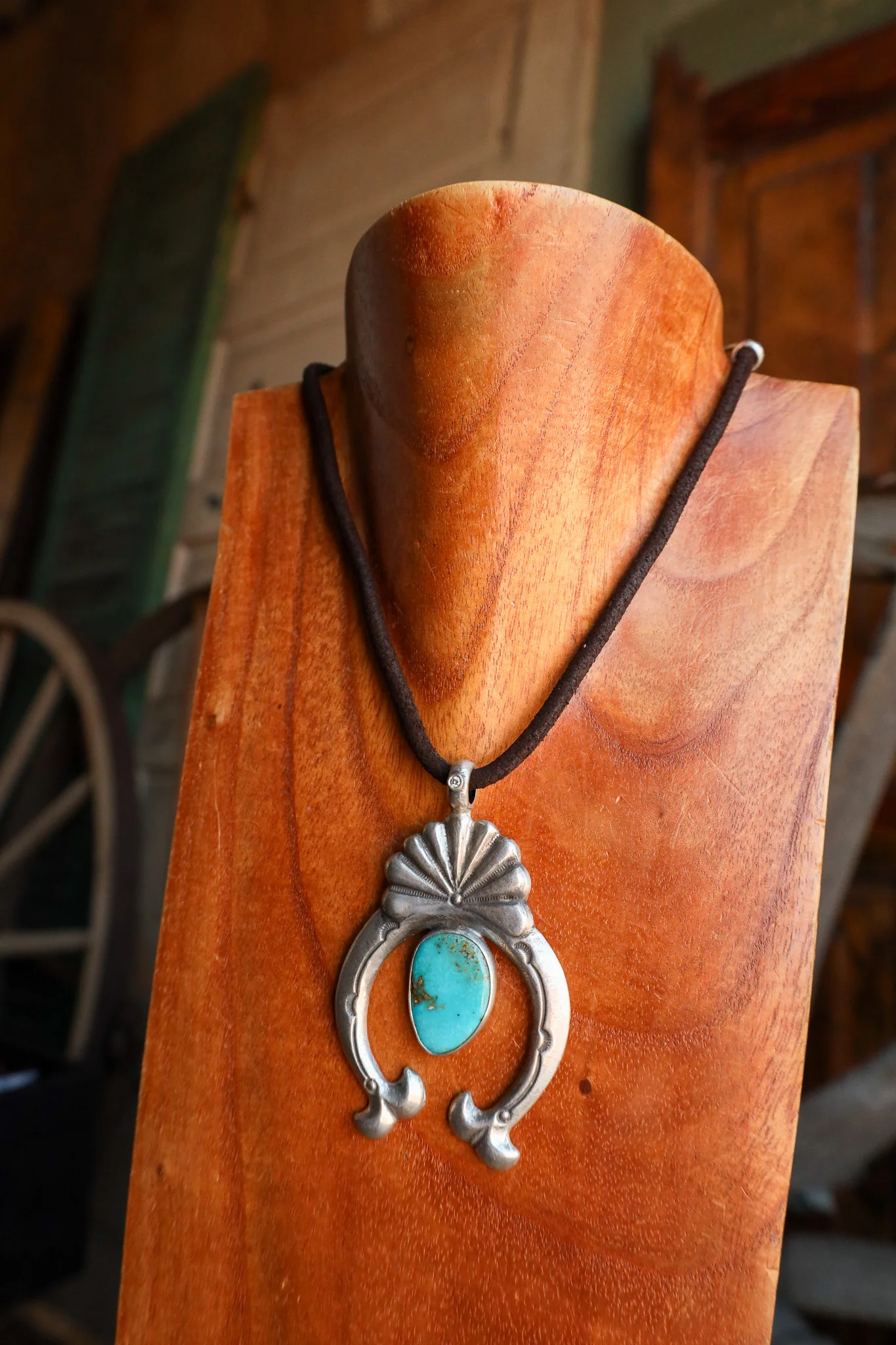 Love Tokens Leather Large Naja 15 Carat Royston Turquoise Necklace - Image 4