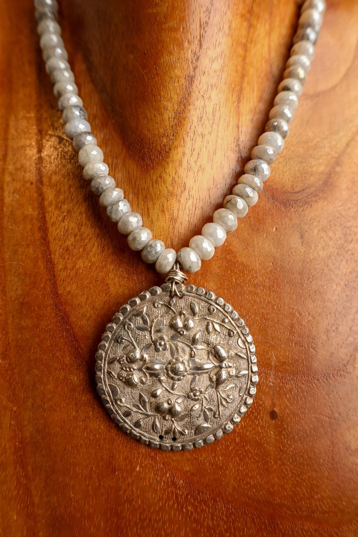 Andrea Barnett Medallion Floral On Labradorite Chain Necklace - Image 4