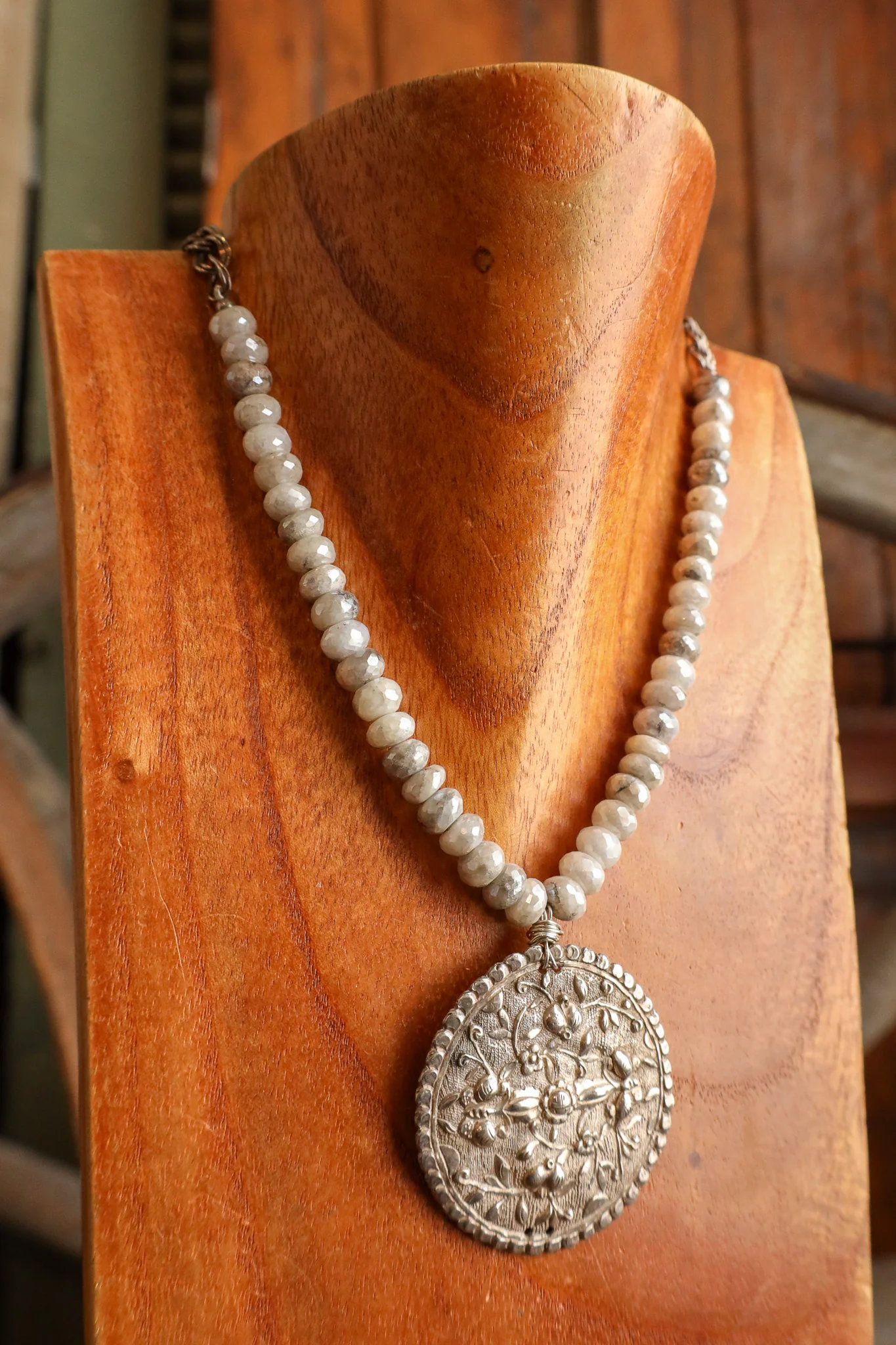 Andrea Barnett Medallion Floral On Labradorite Chain Necklace - Image 5