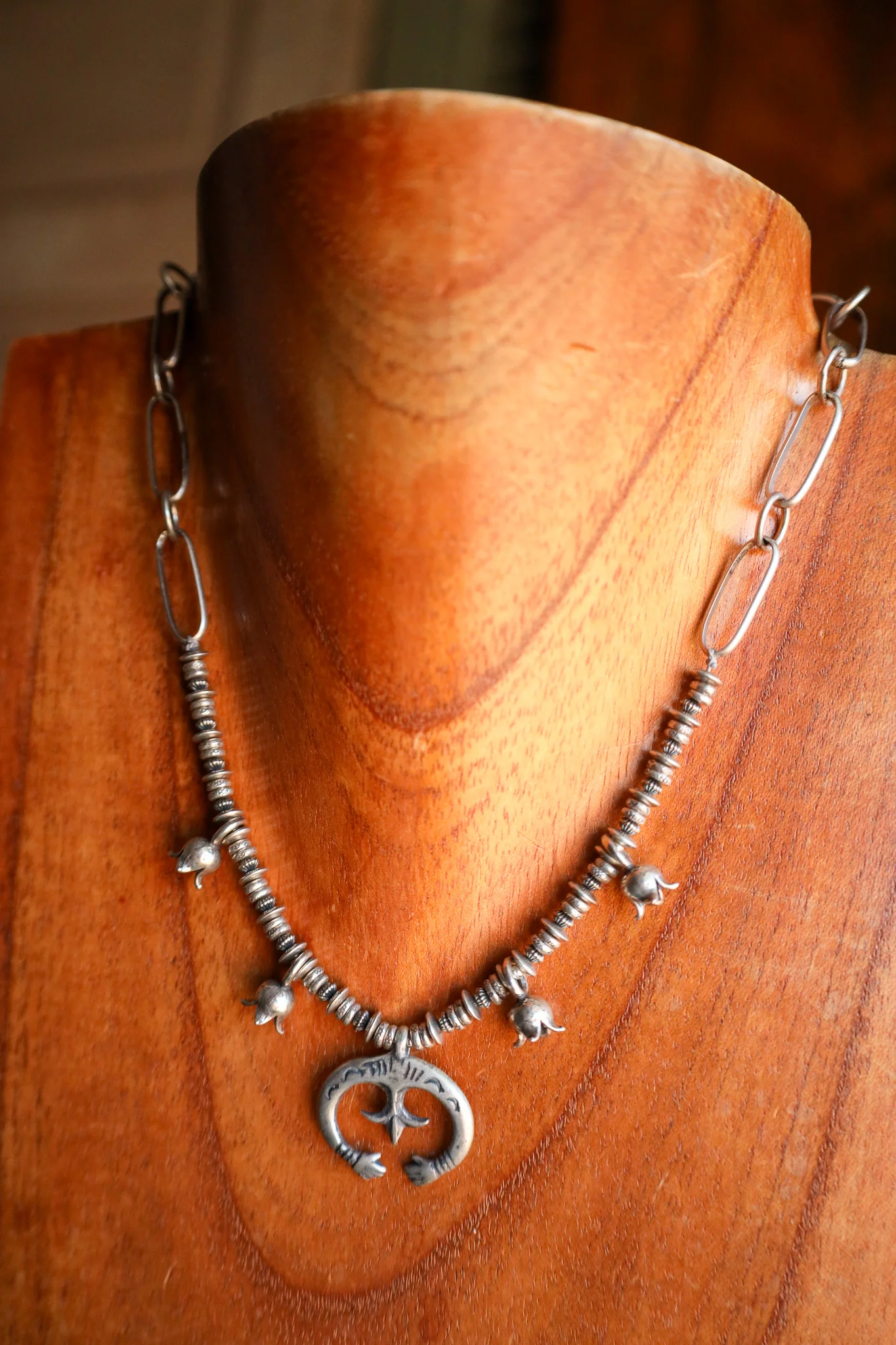 Peyote Bird Naja Tulips Links Embrace Necklace - Image 4