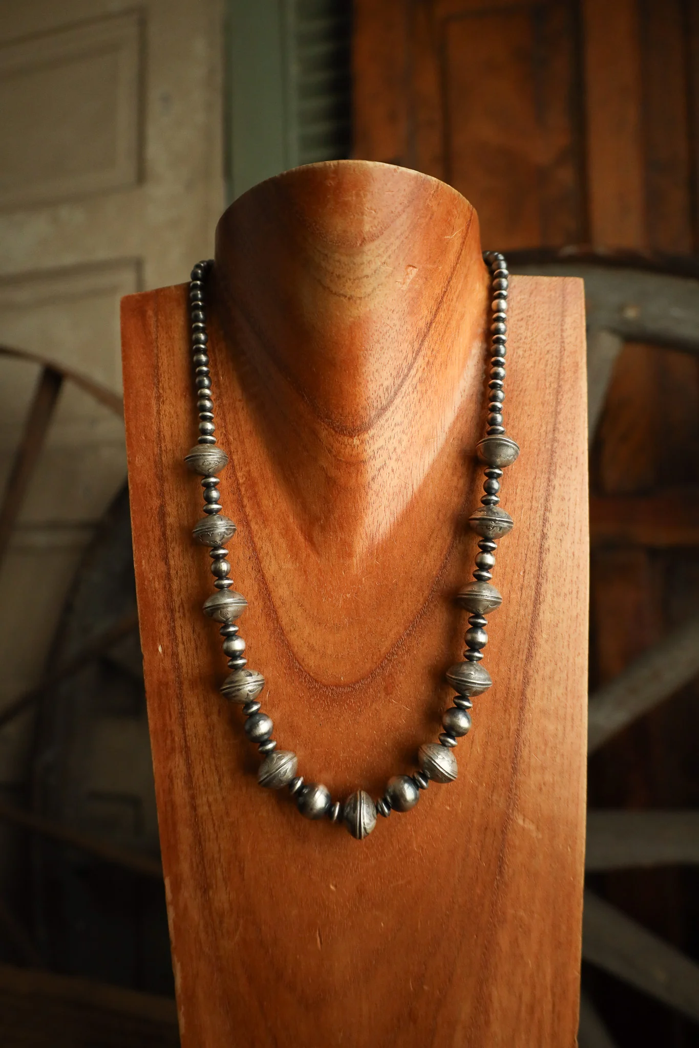 Navajo Pearls and Saucer Beads 20-22" Necklace - Image 3