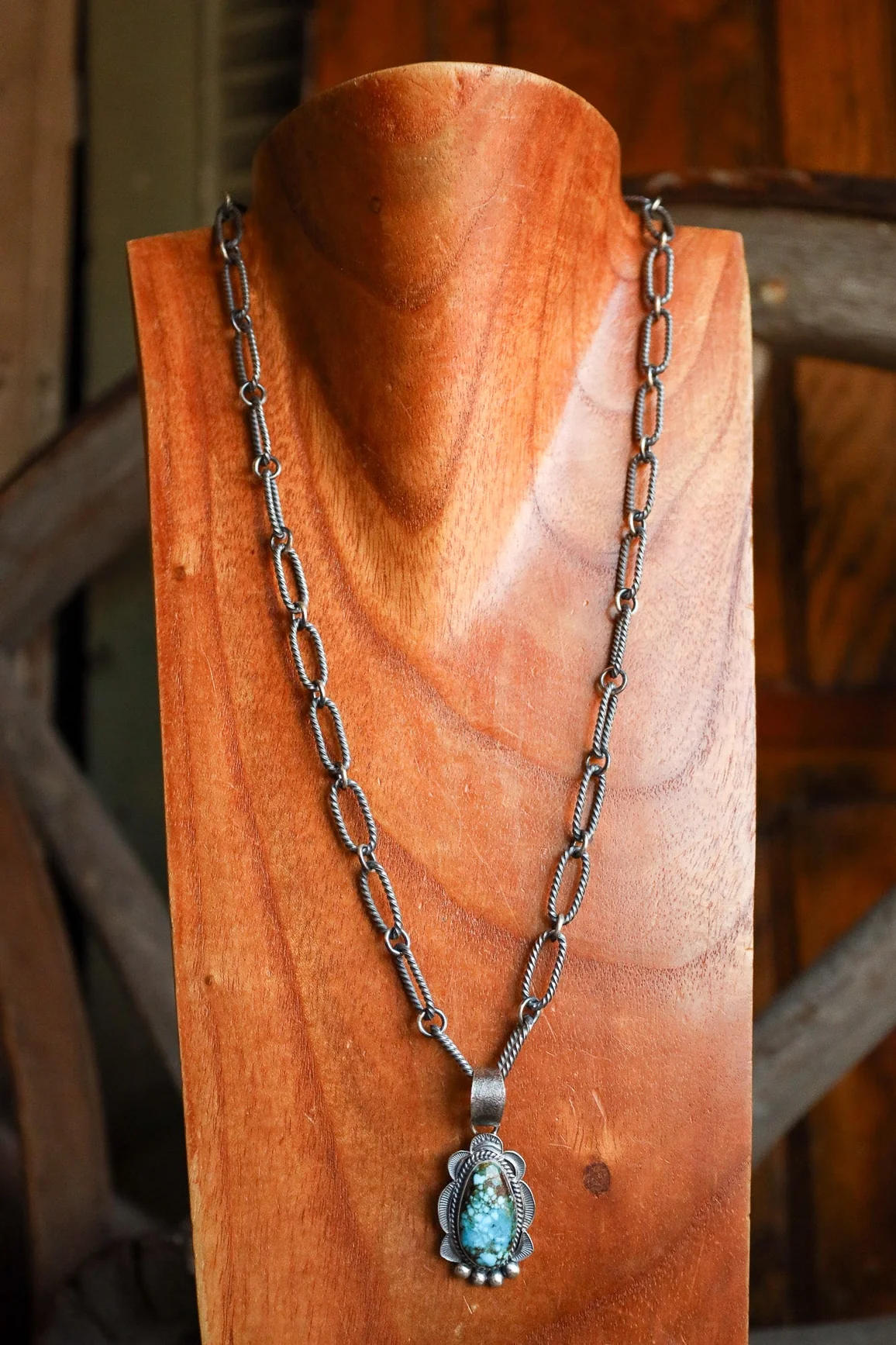 Slim Pear Turquoise Scallop Frame Necklace