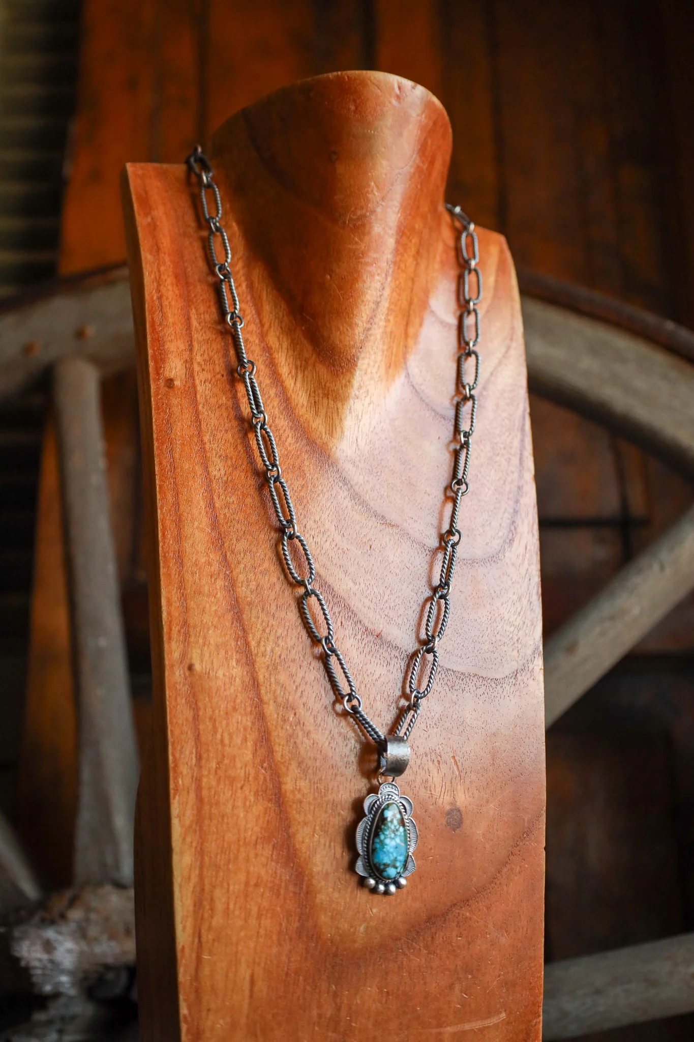 Slim Pear Turquoise Scallop Frame Necklace - Image 3