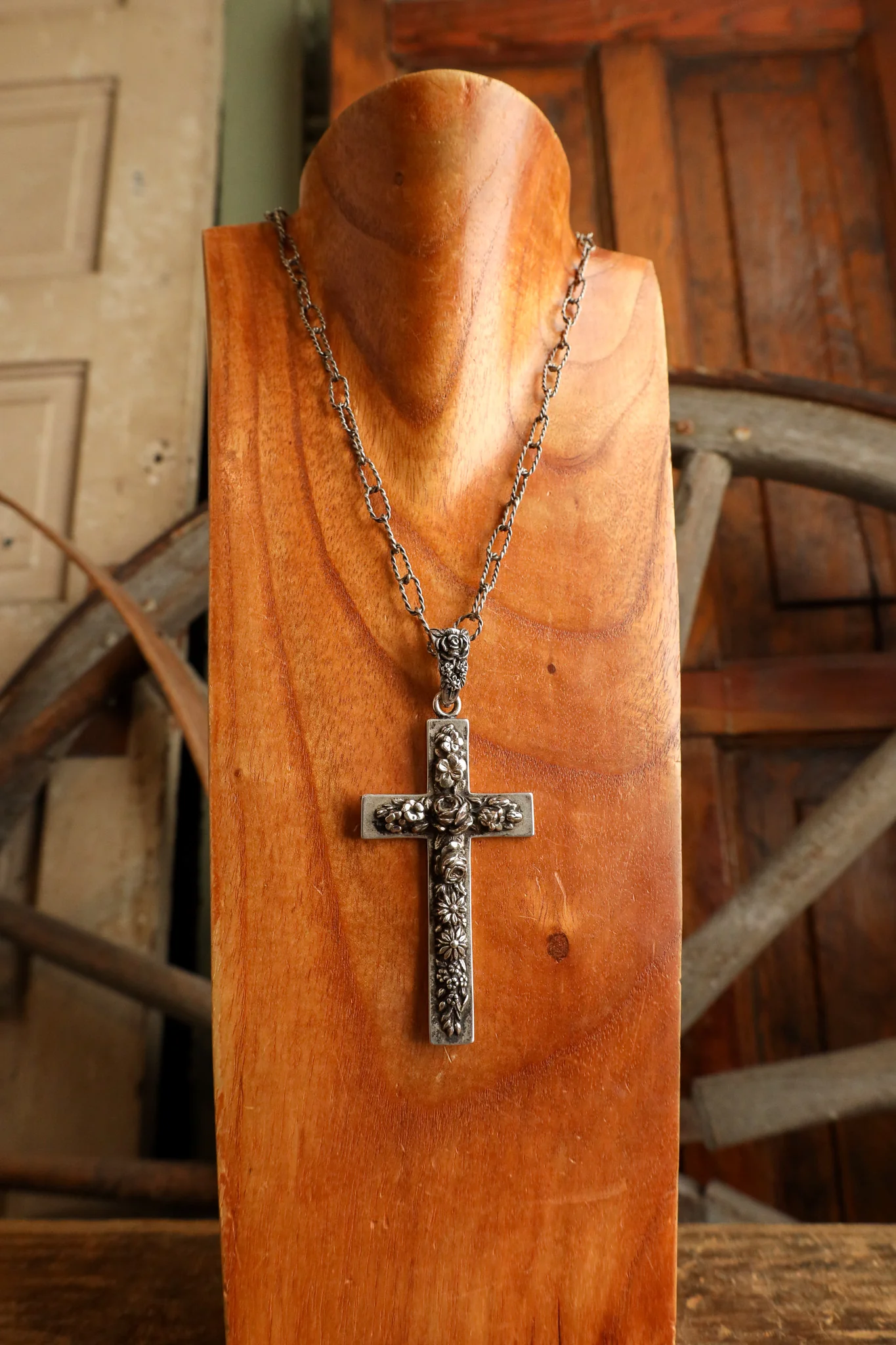 Andrea Barnett Sterling Silver Cross With Roses On 32" Chain Necklace - Image 3