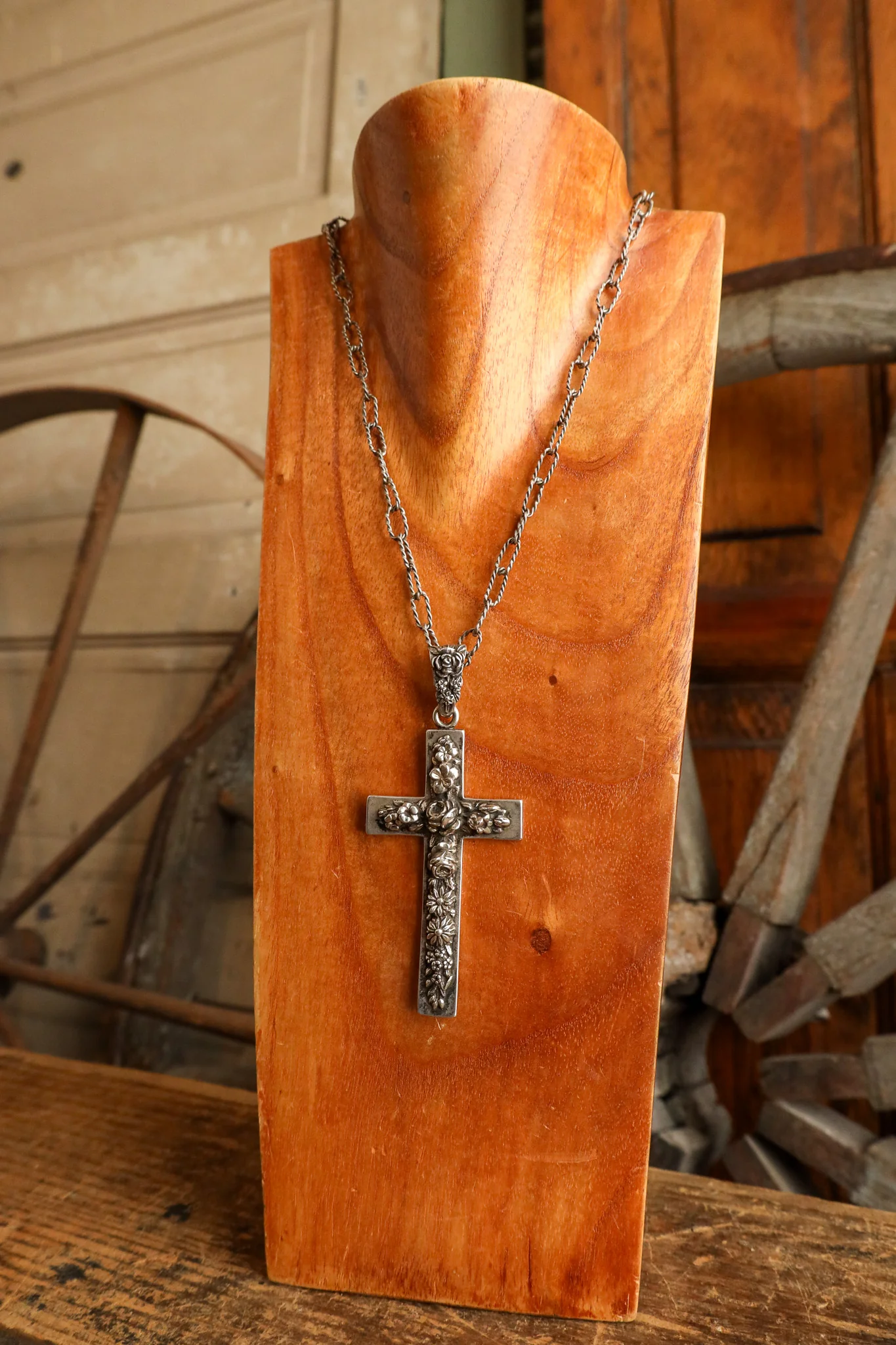 Andrea Barnett Sterling Silver Cross With Roses On 32" Chain Necklace - Image 4