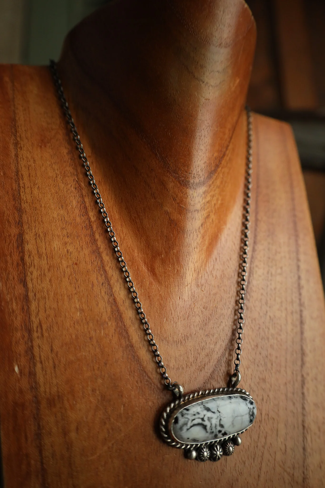 White Buffalo Oval Rope Necklace - Image 4