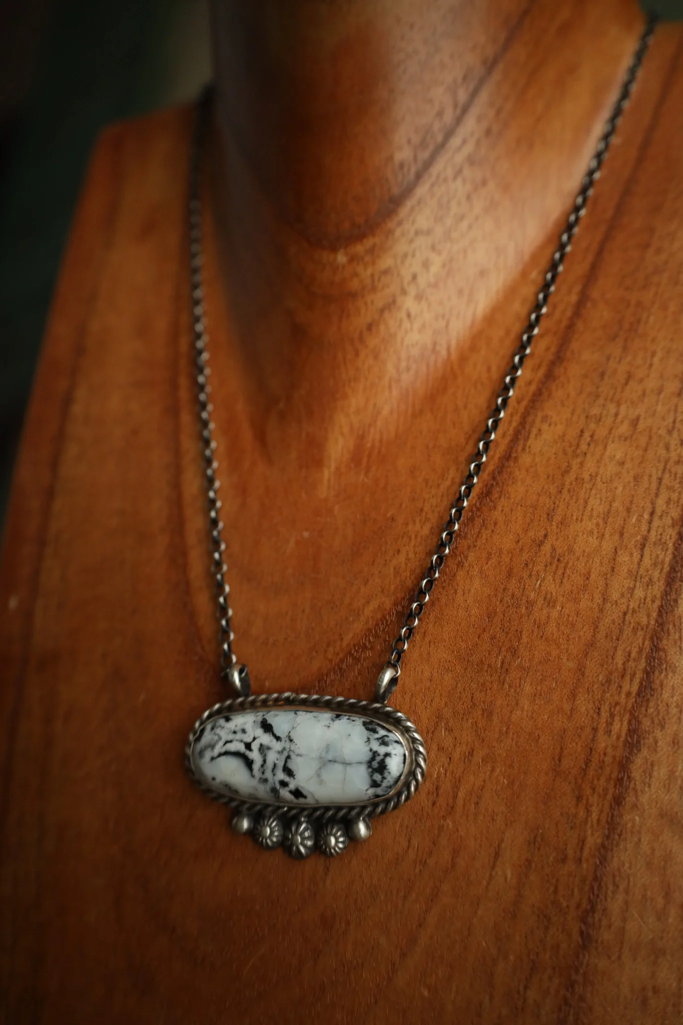White Buffalo Oval Rope Necklace - Image 5