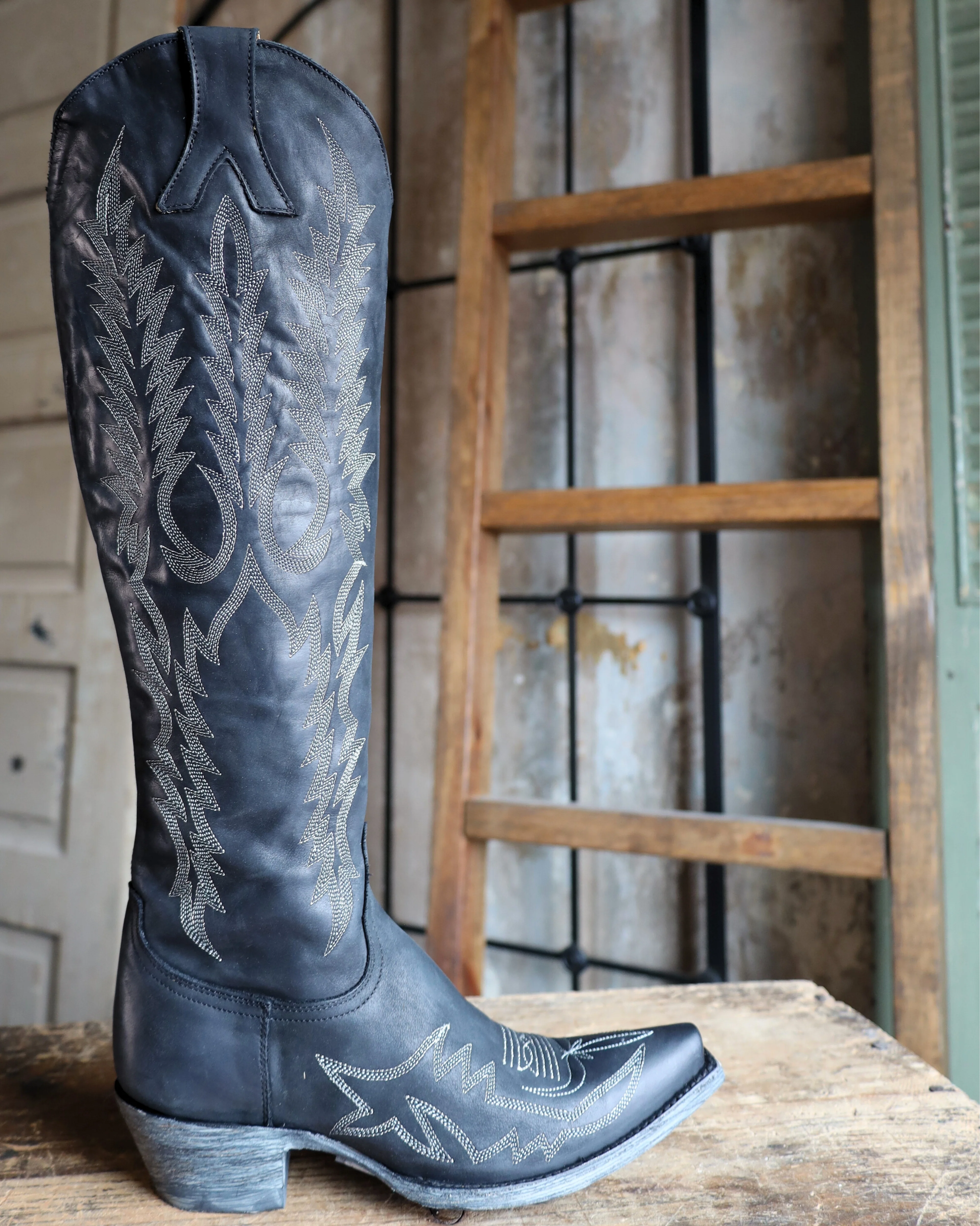 Maverick Exclusive OLD GRINGO WOMEN'S MAYRA MATTE BLACK 18" BOOT - Image 10