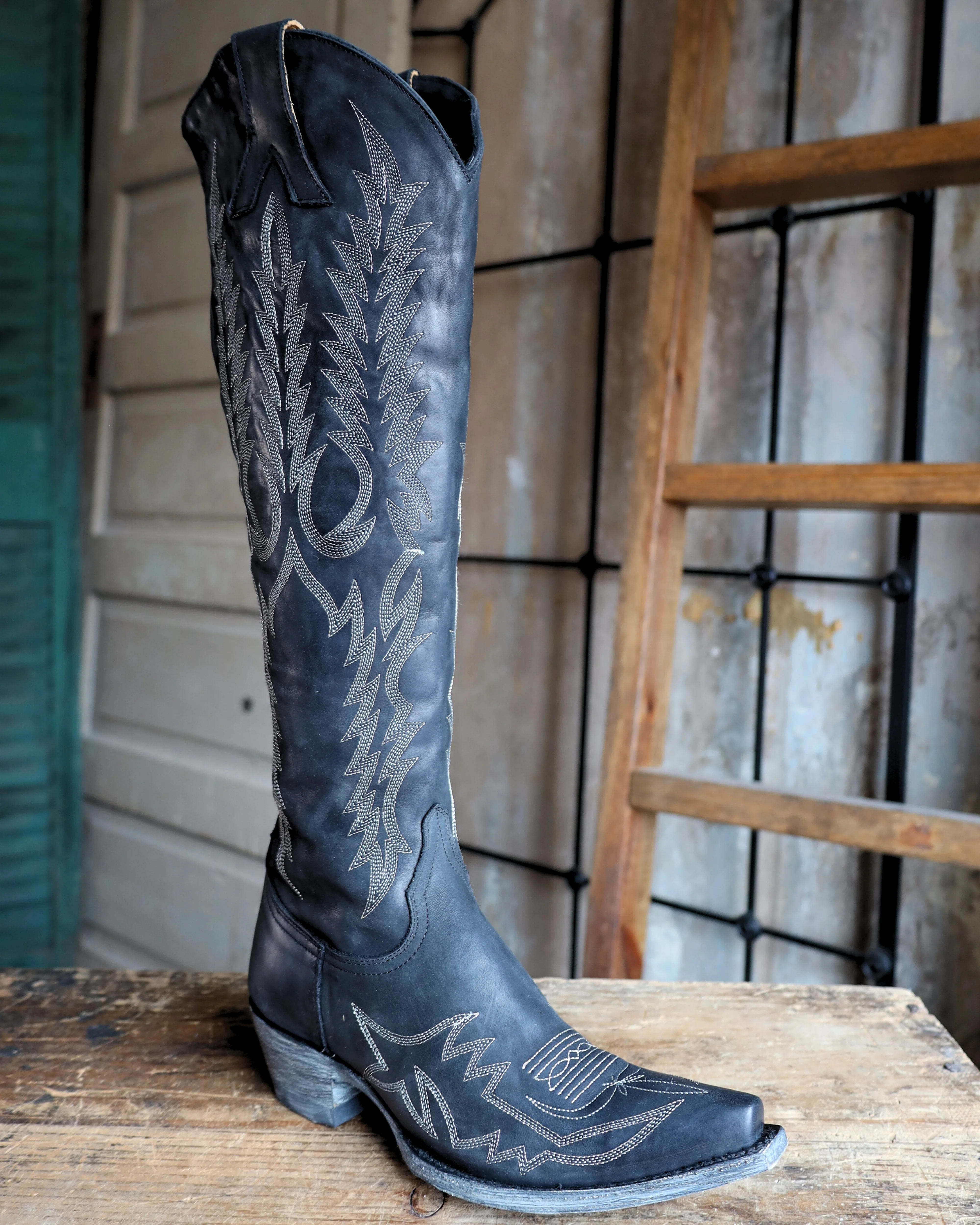 Maverick Exclusive OLD GRINGO WOMEN'S MAYRA MATTE BLACK 18" BOOT - Image 2