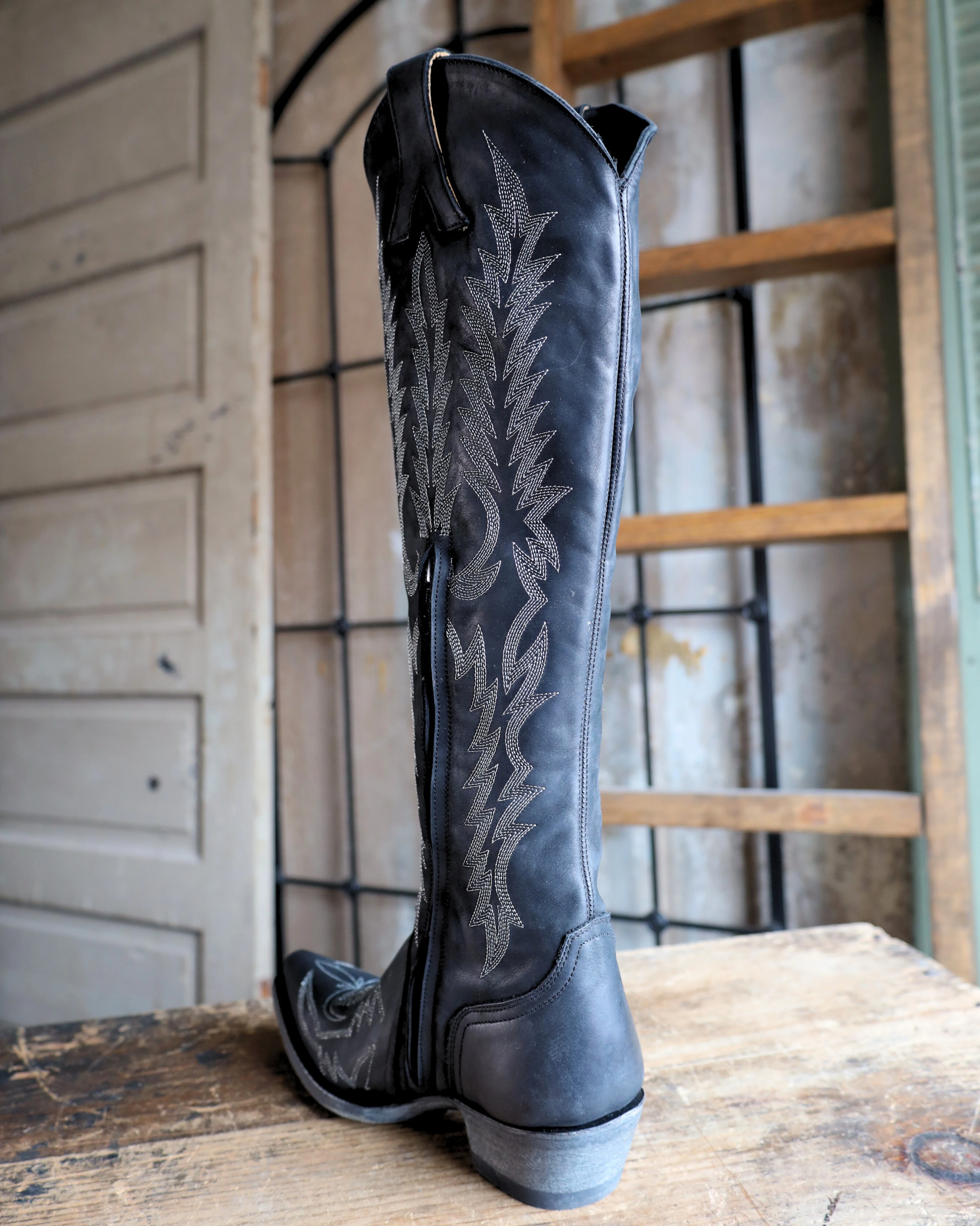 Maverick Exclusive OLD GRINGO WOMEN'S MAYRA MATTE BLACK 18" BOOT - Image 3