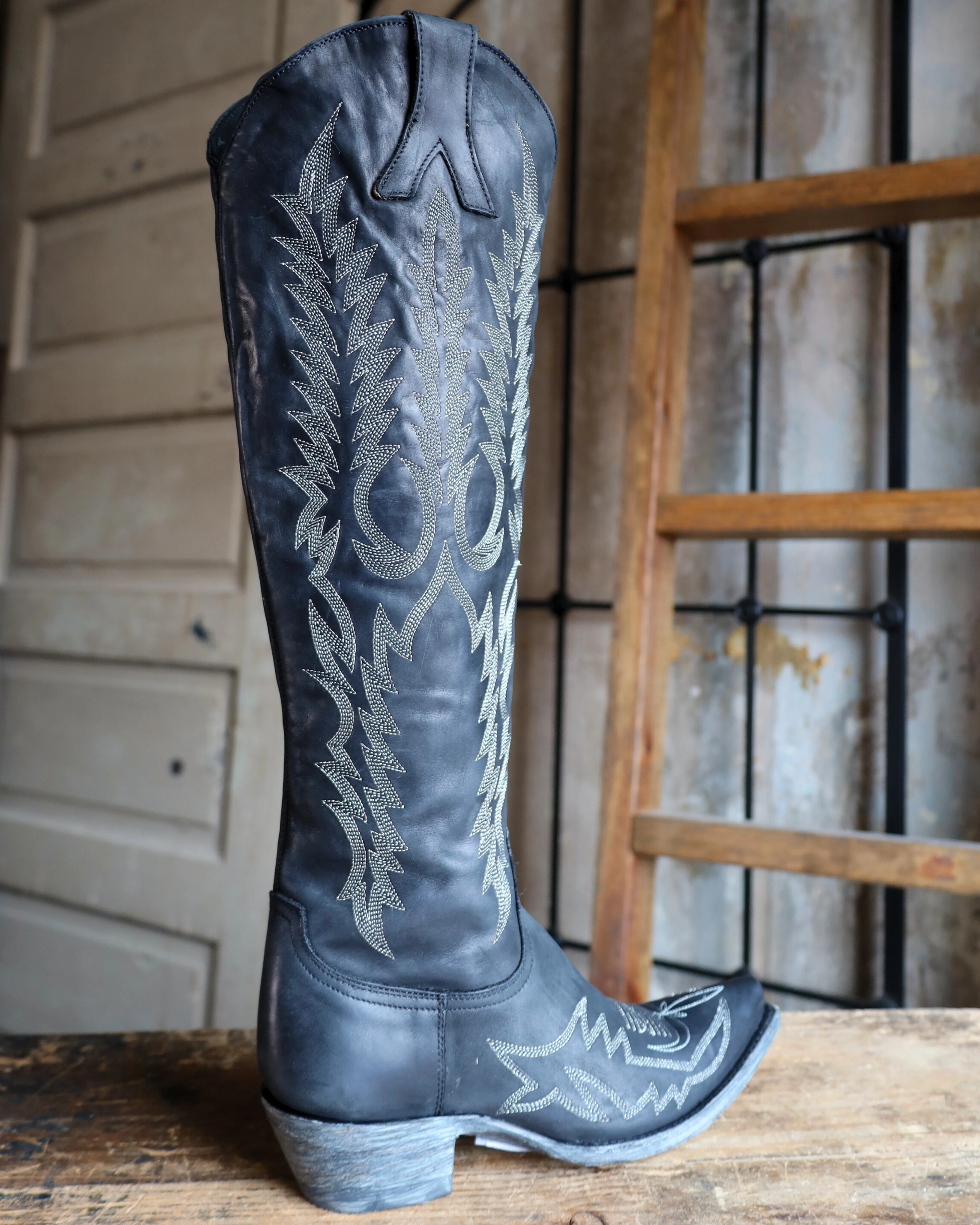 Maverick Exclusive OLD GRINGO WOMEN'S MAYRA MATTE BLACK 18" BOOT - Image 5