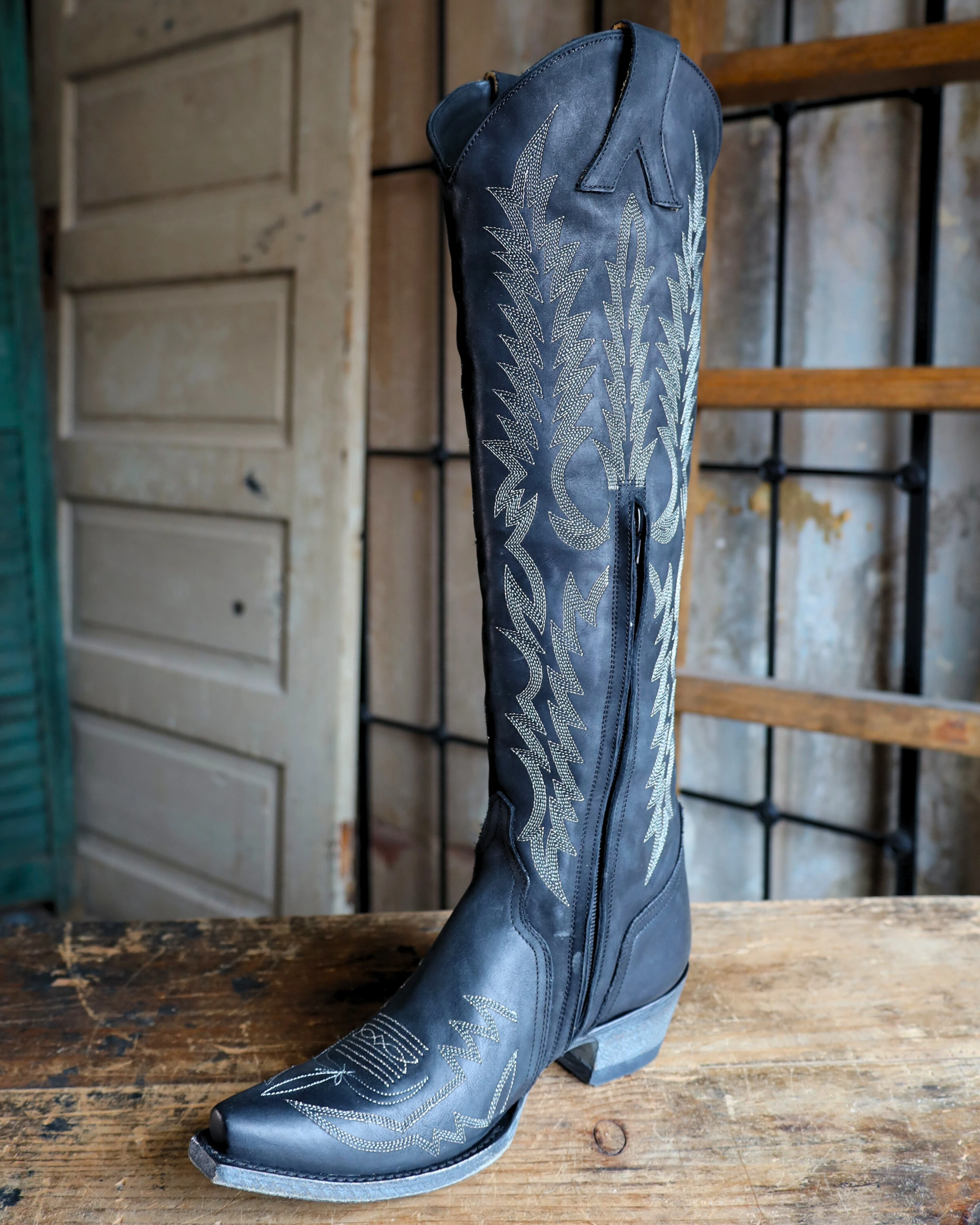 Maverick Exclusive OLD GRINGO WOMEN'S MAYRA MATTE BLACK 18" BOOT - Image 8