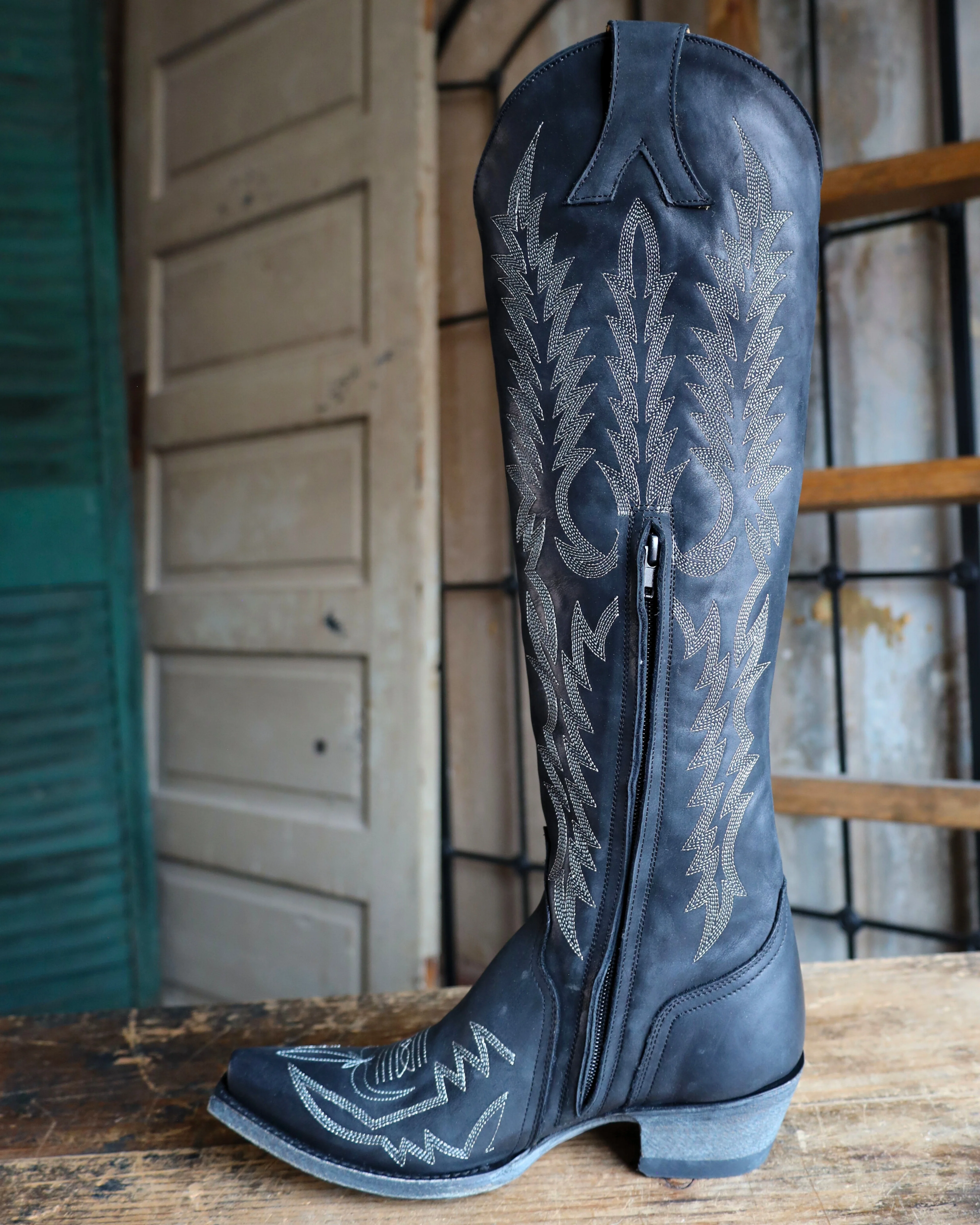 Maverick Exclusive OLD GRINGO WOMEN'S MAYRA MATTE BLACK 18" BOOT - Image 9