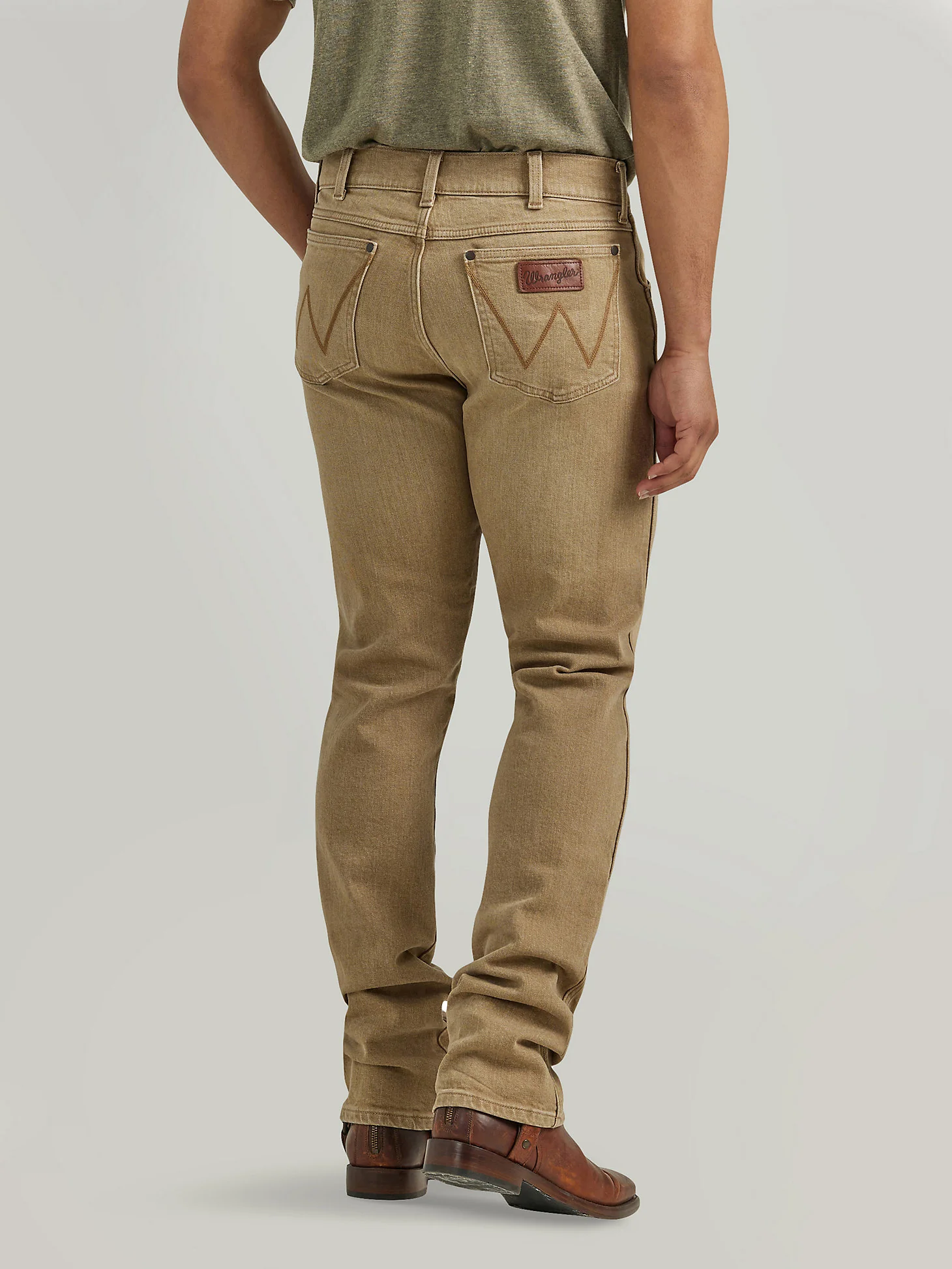 WRANGLER MEN'S COLOR WASH RETRO® SLIM FIT STRAIGHT LEG JEAN IN SADDLE - Image 5