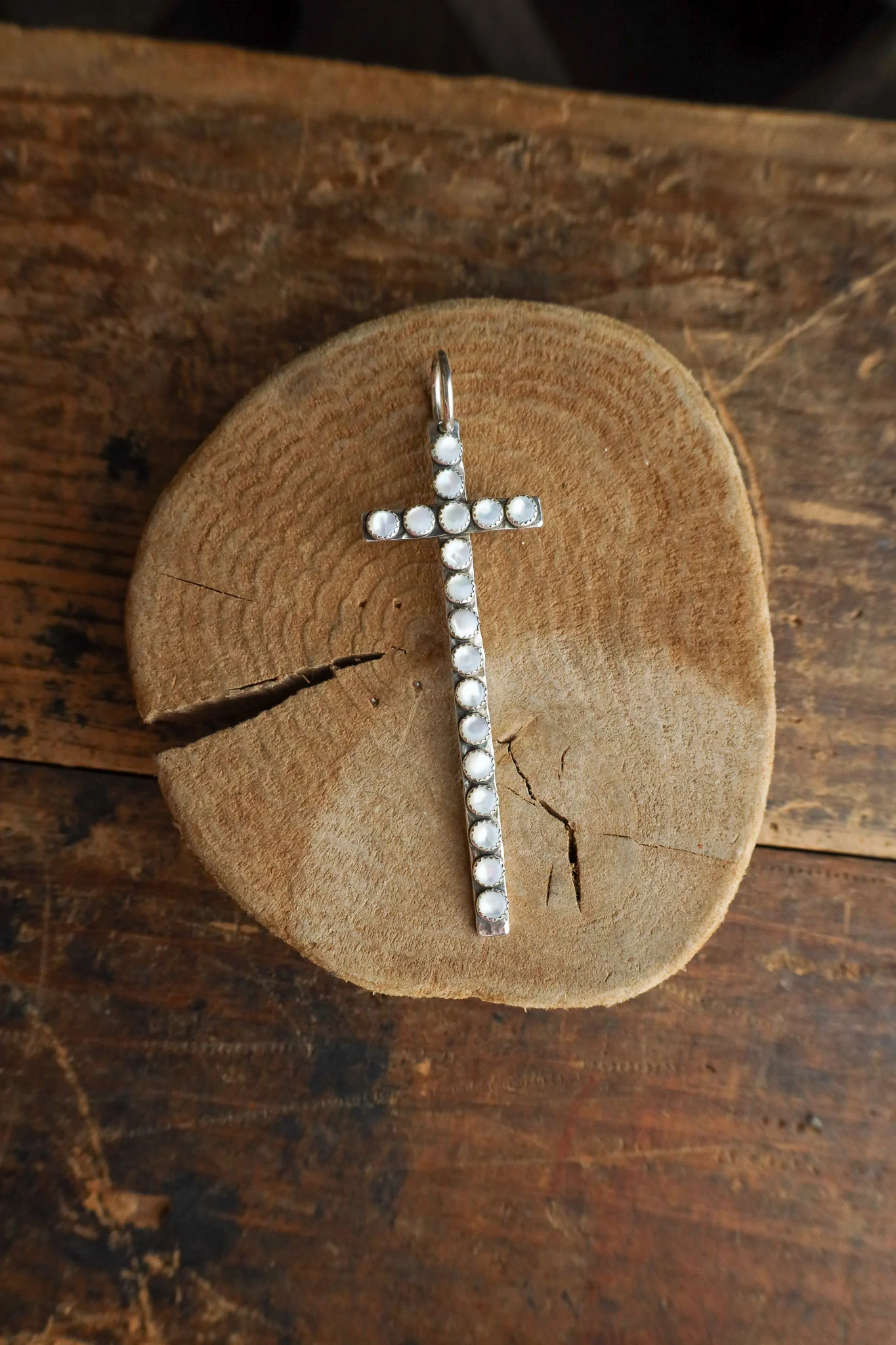 Richard Schmidt Cross 18 Mother Of Pearl Rounds Pendant