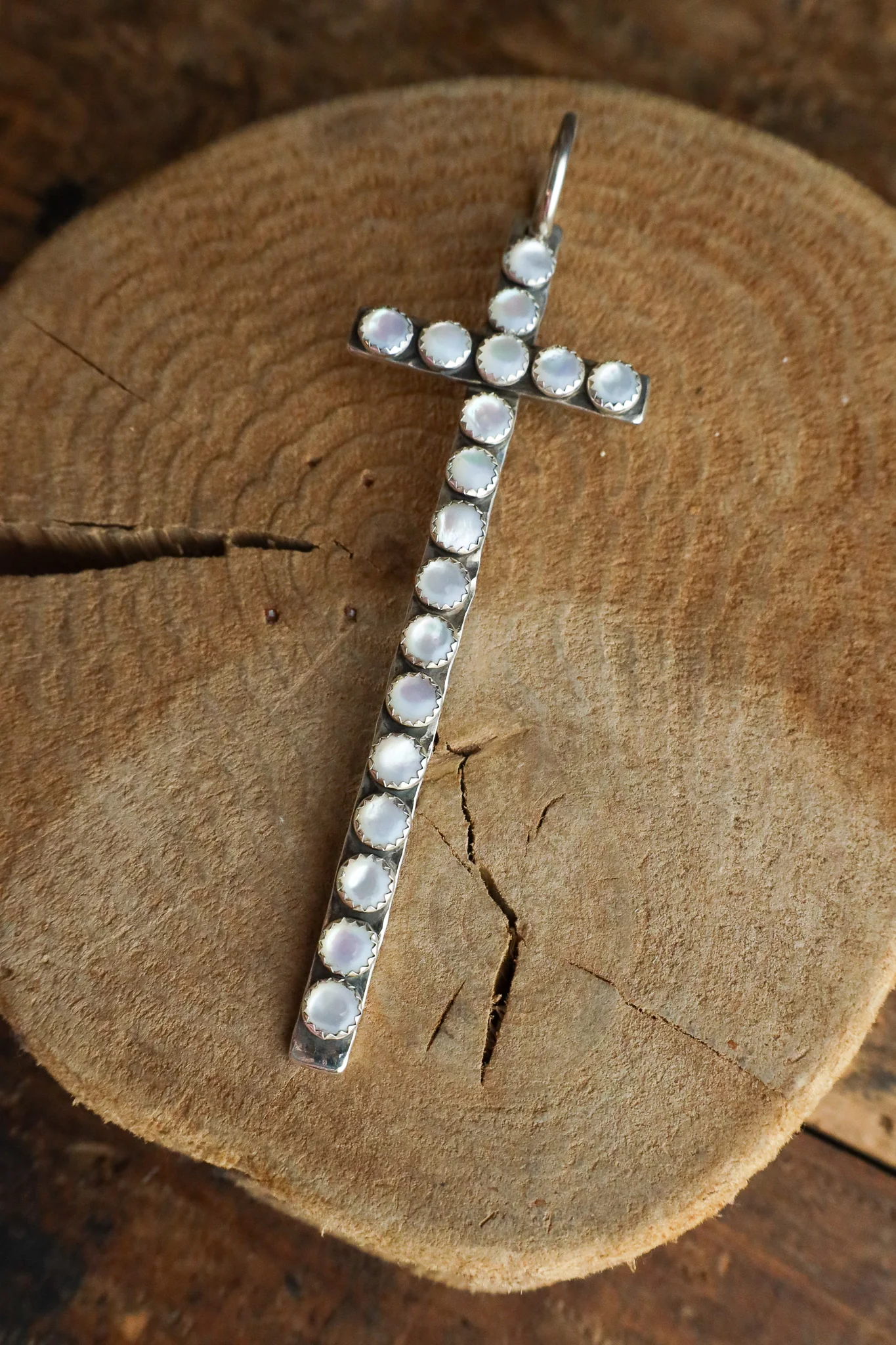 Richard Schmidt Cross 18 Mother Of Pearl Rounds Pendant - Image 3