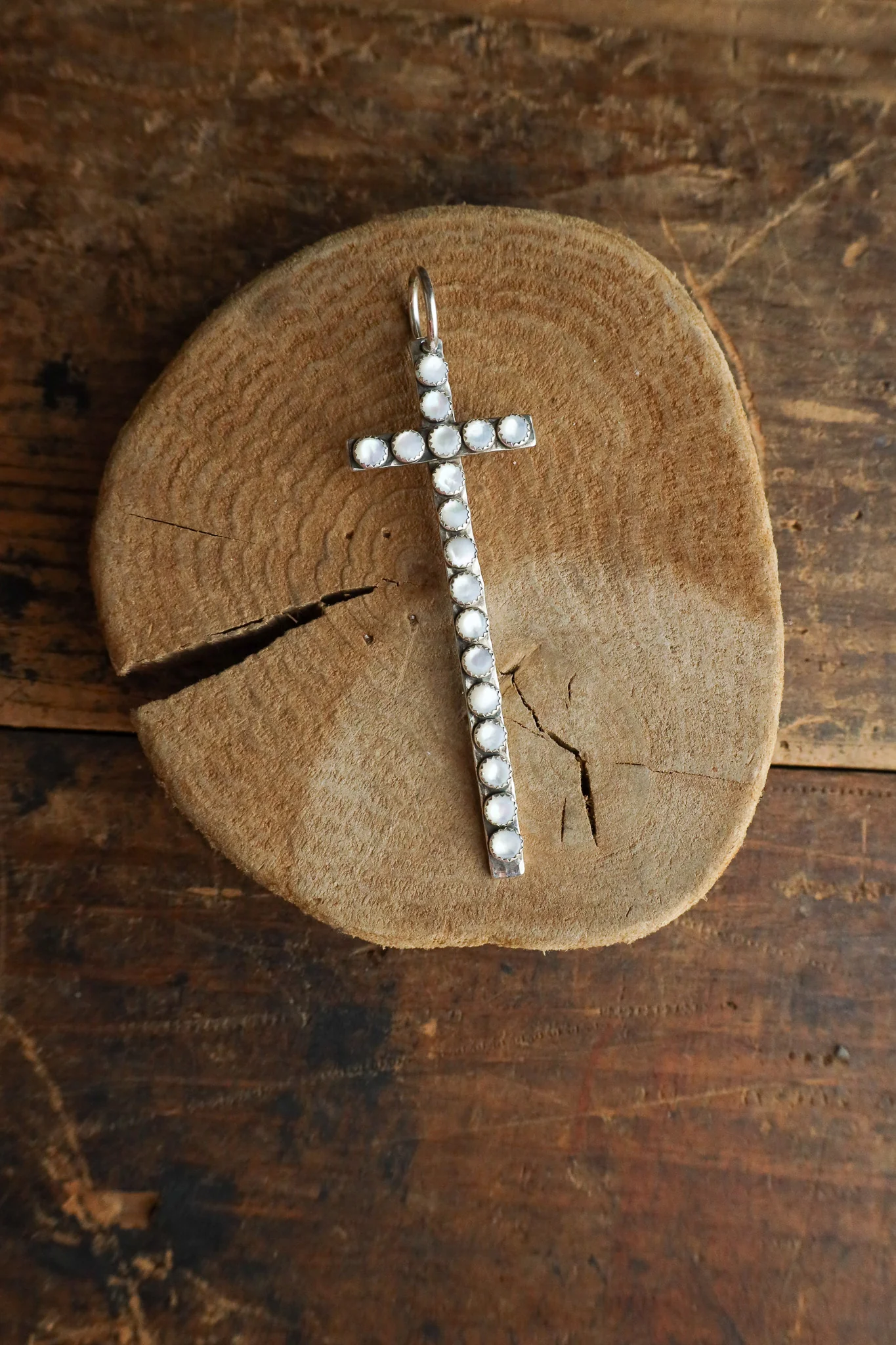 Richard Schmidt Cross 18 Mother Of Pearl Rounds Pendant - Image 4