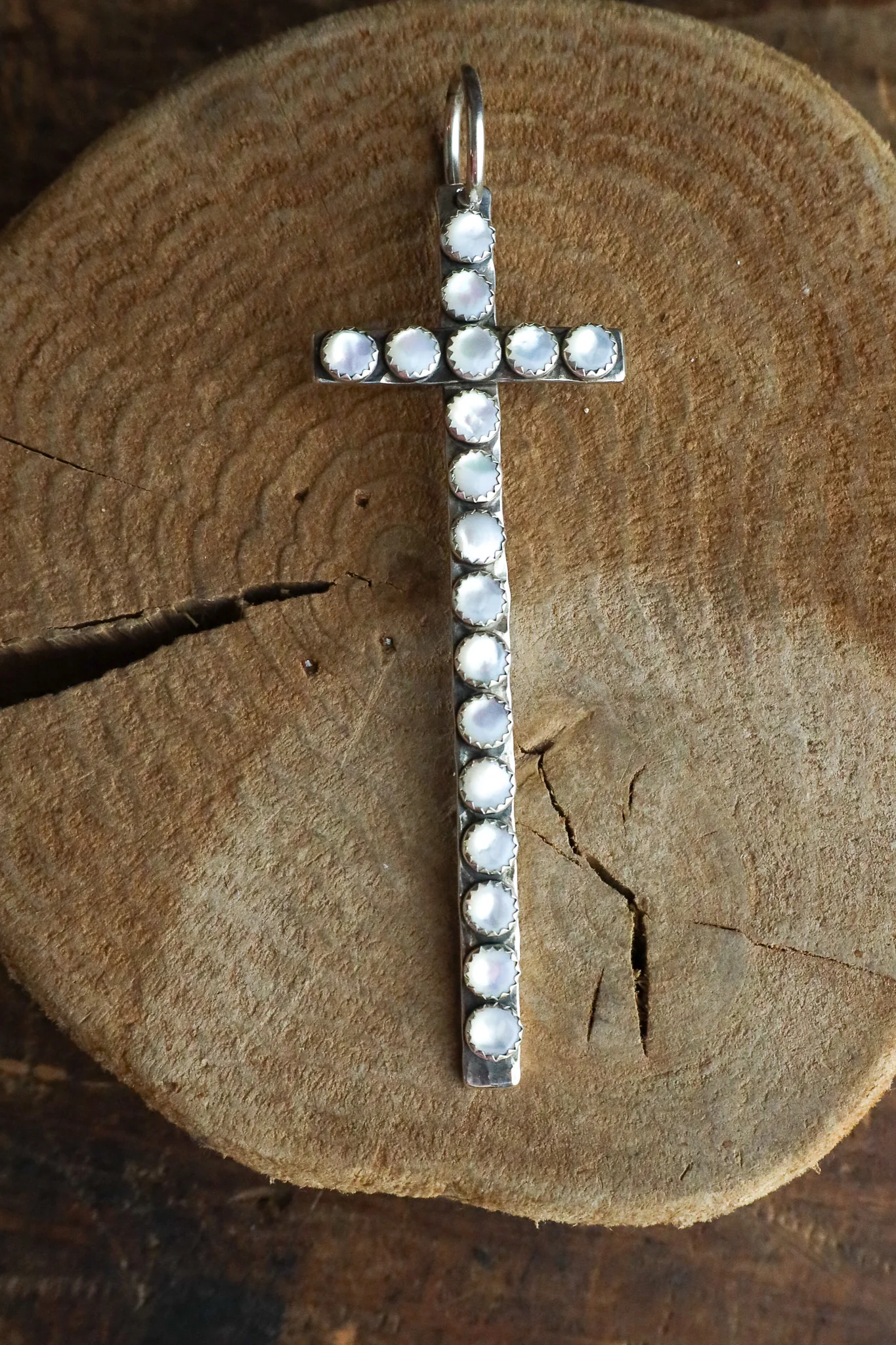 Richard Schmidt Cross 18 Mother Of Pearl Rounds Pendant - Image 6