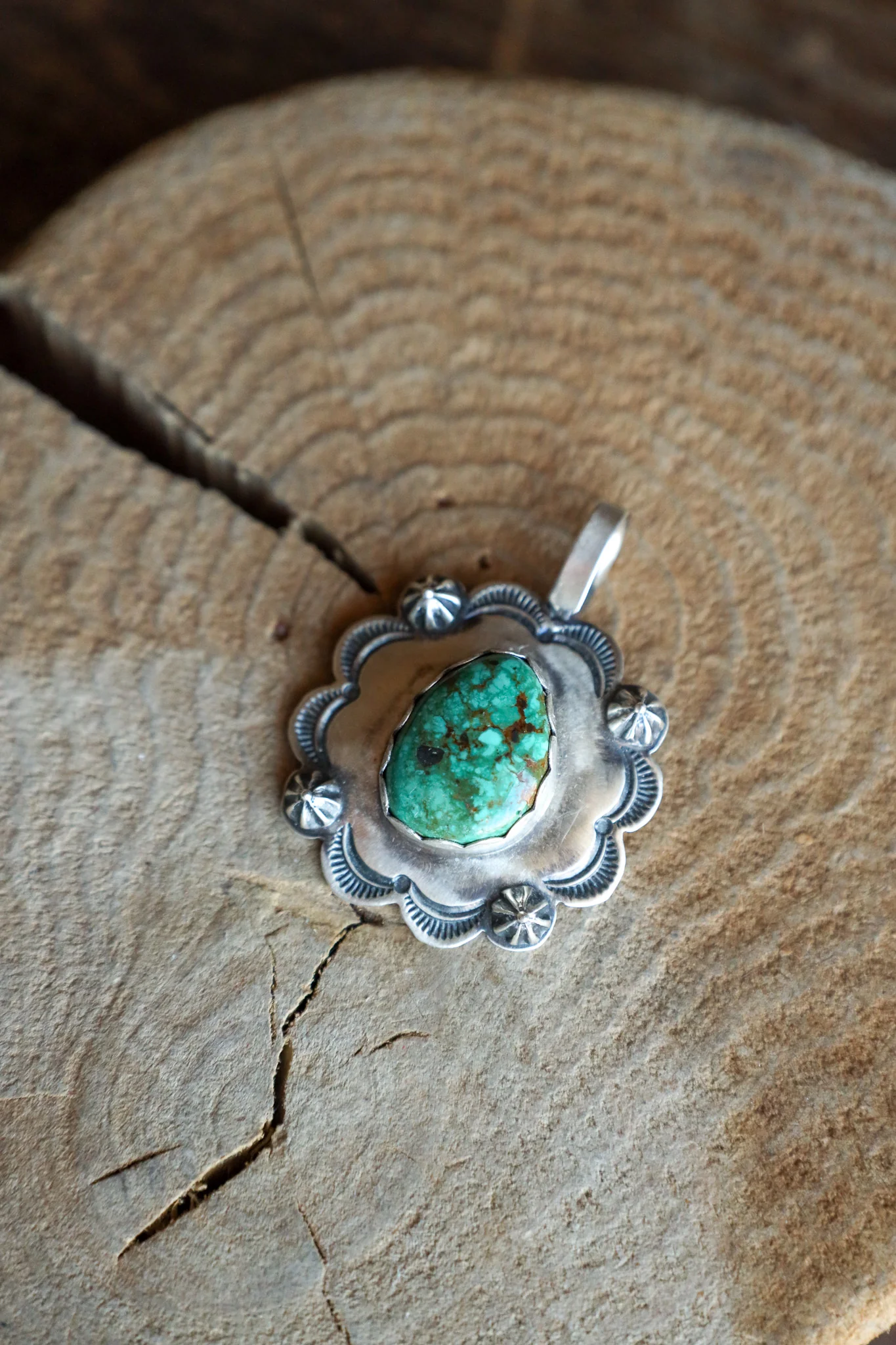 Green Turquoise Scallop Starburst Pendant - Image 3